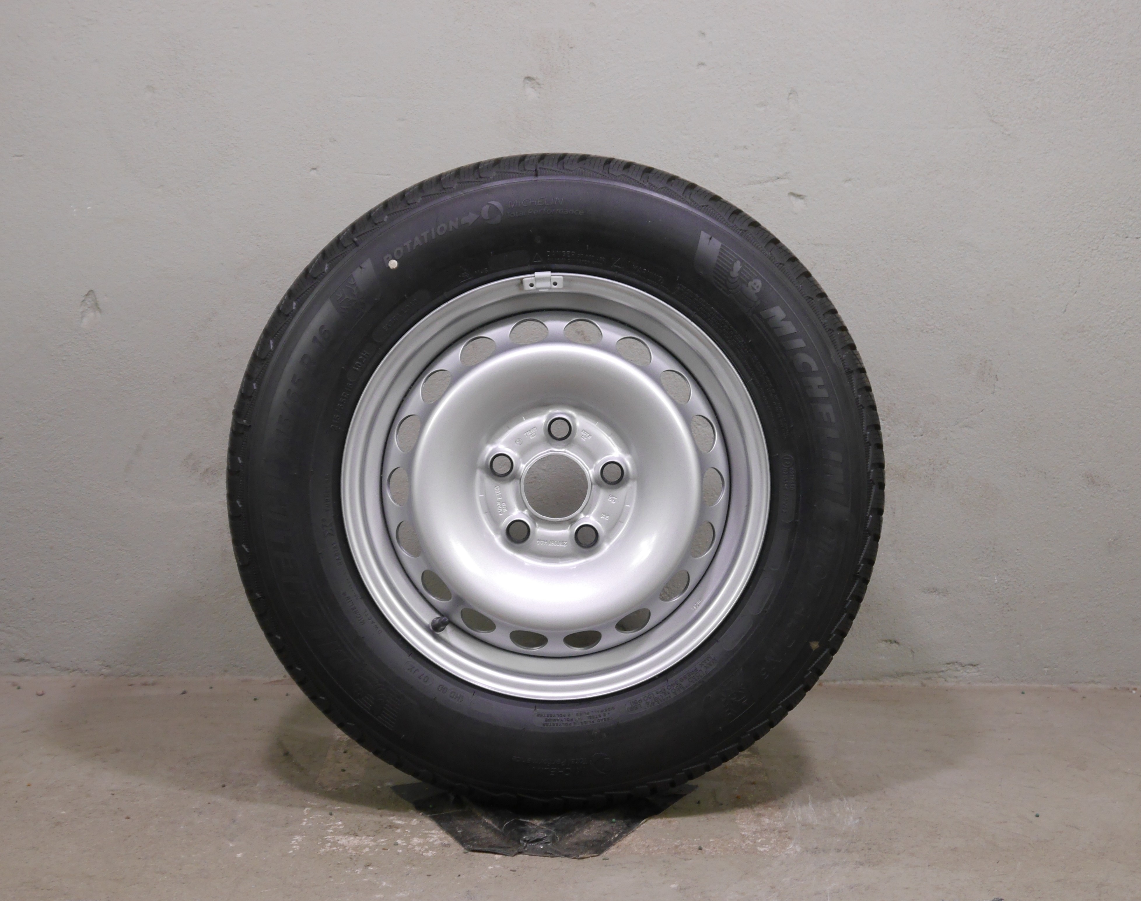VW T7 Multivan Stahlradsatz – Winter 215/65 R16 102H - 7T0601027