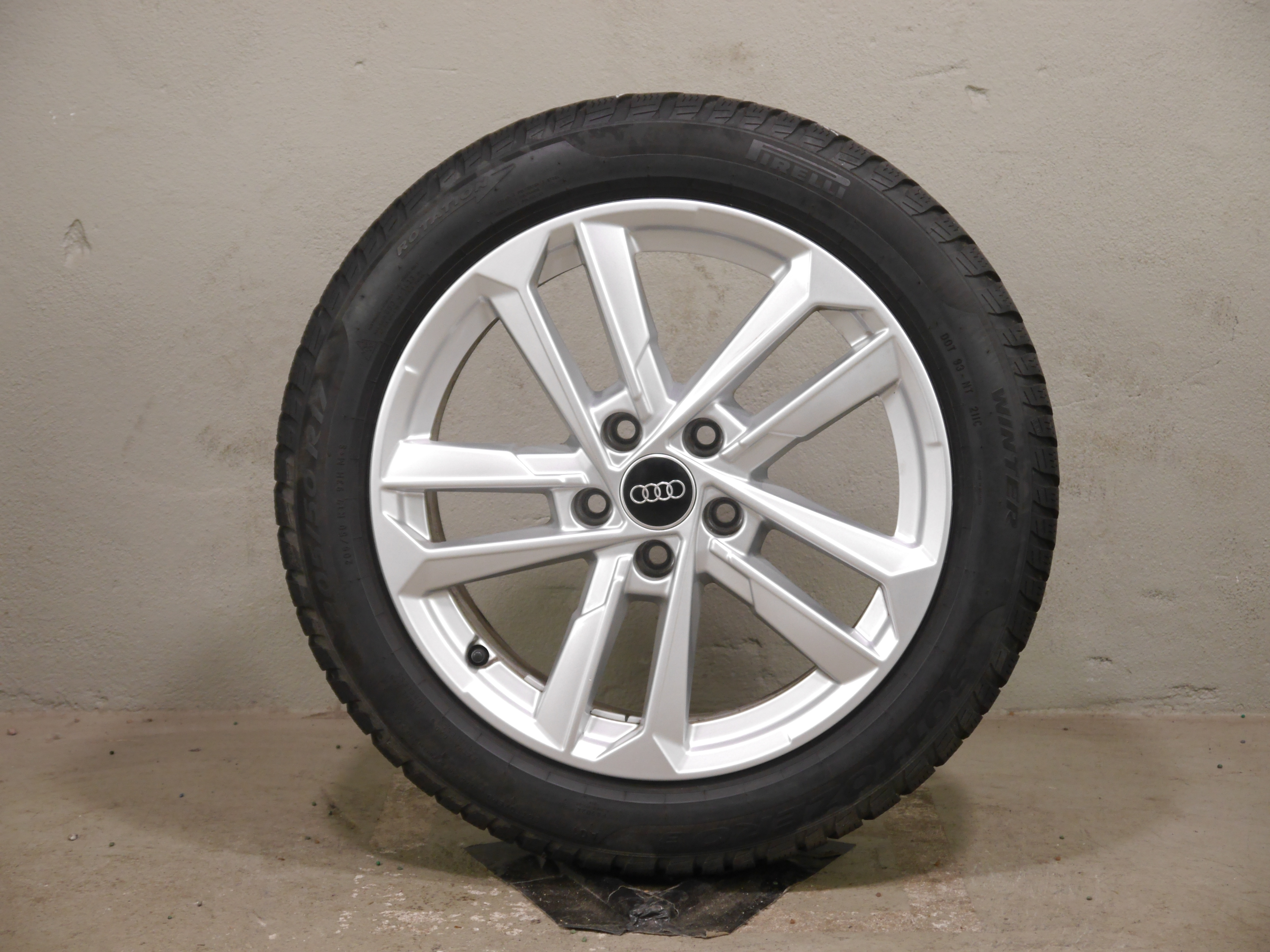 Audi A3 Sportback Aluradsatz – Winter 205/50 R17 93H (AO1) – 8Y0601025L