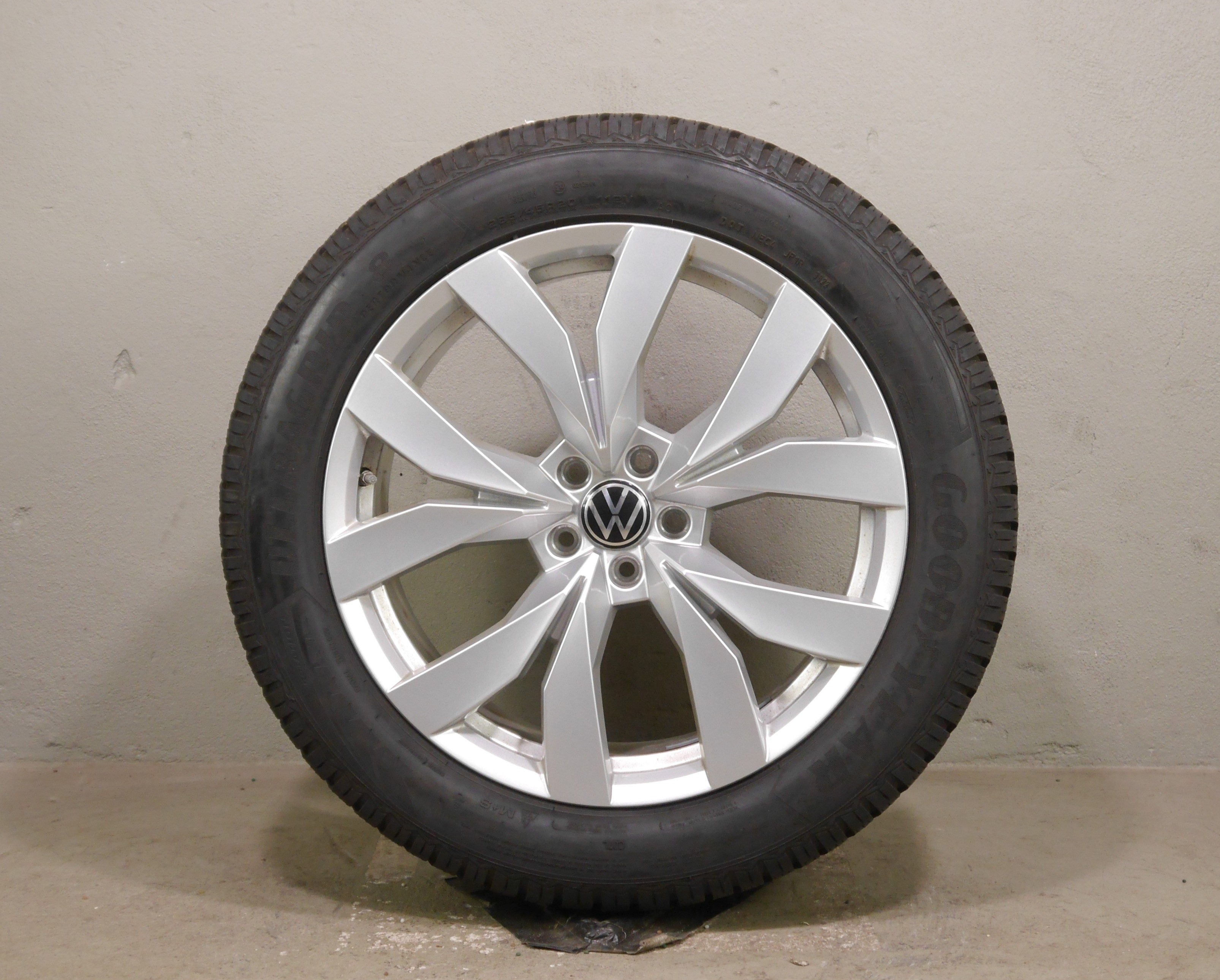 VW Touareg (CR) Aluradsatz – Winter 285/45 R20 112V – 760601025C mit RDKS