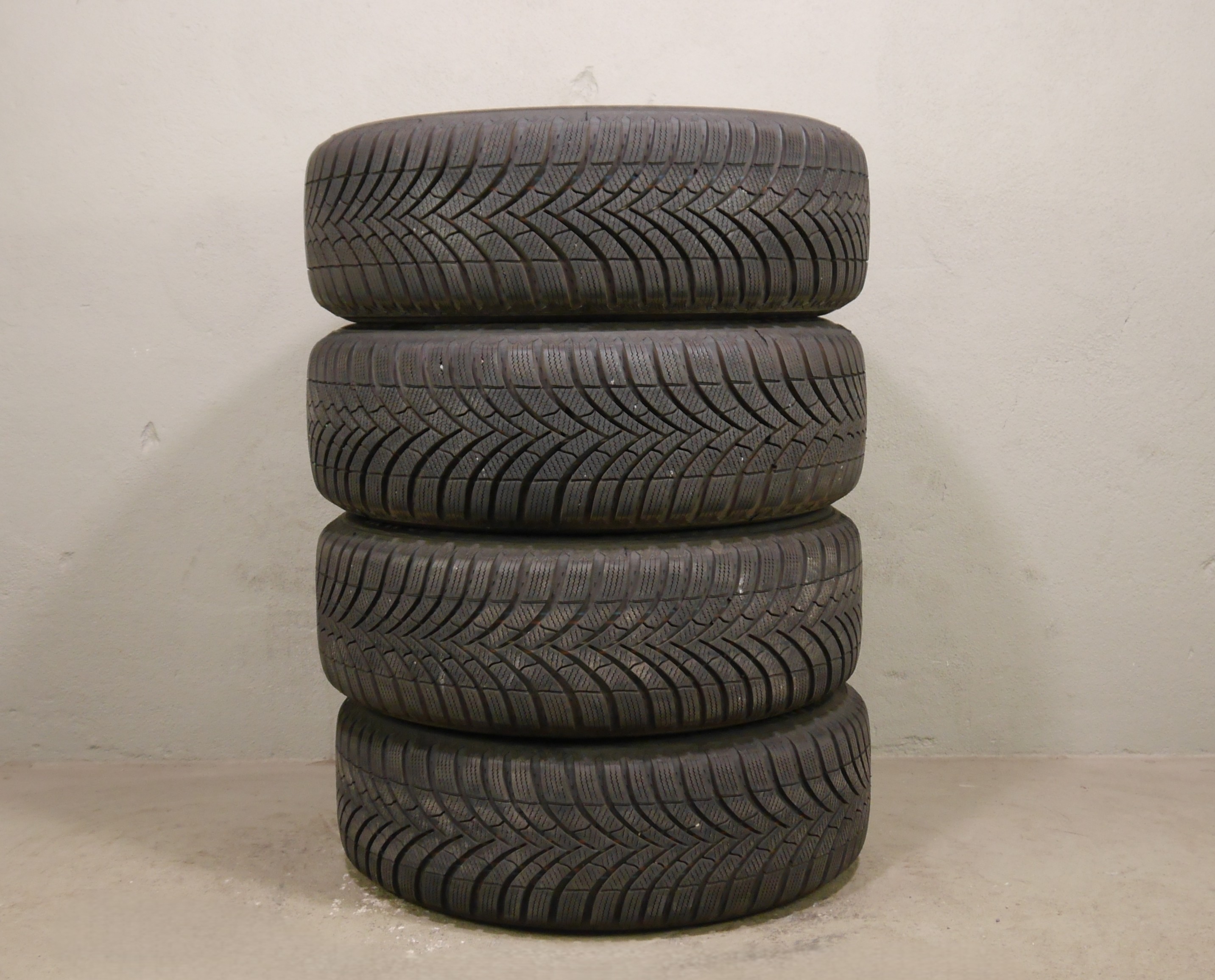 VW Passat (3G) Stahlradsatz – Winter 215/60 R16 99H – 3Q0601027C