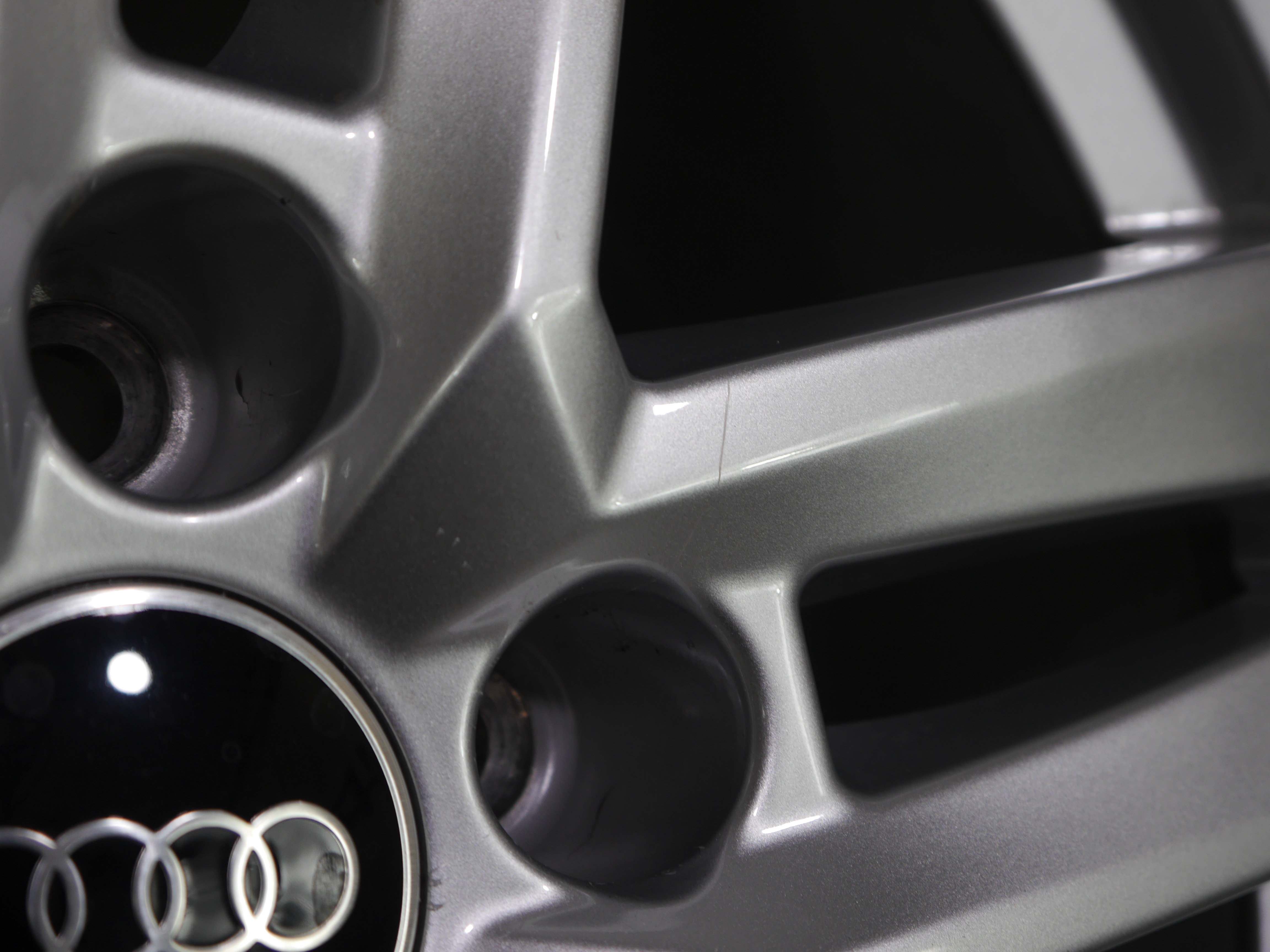 Audi A4 Avant Aluradsatz – Winter 225/50 R17 98H – 8W0601025P