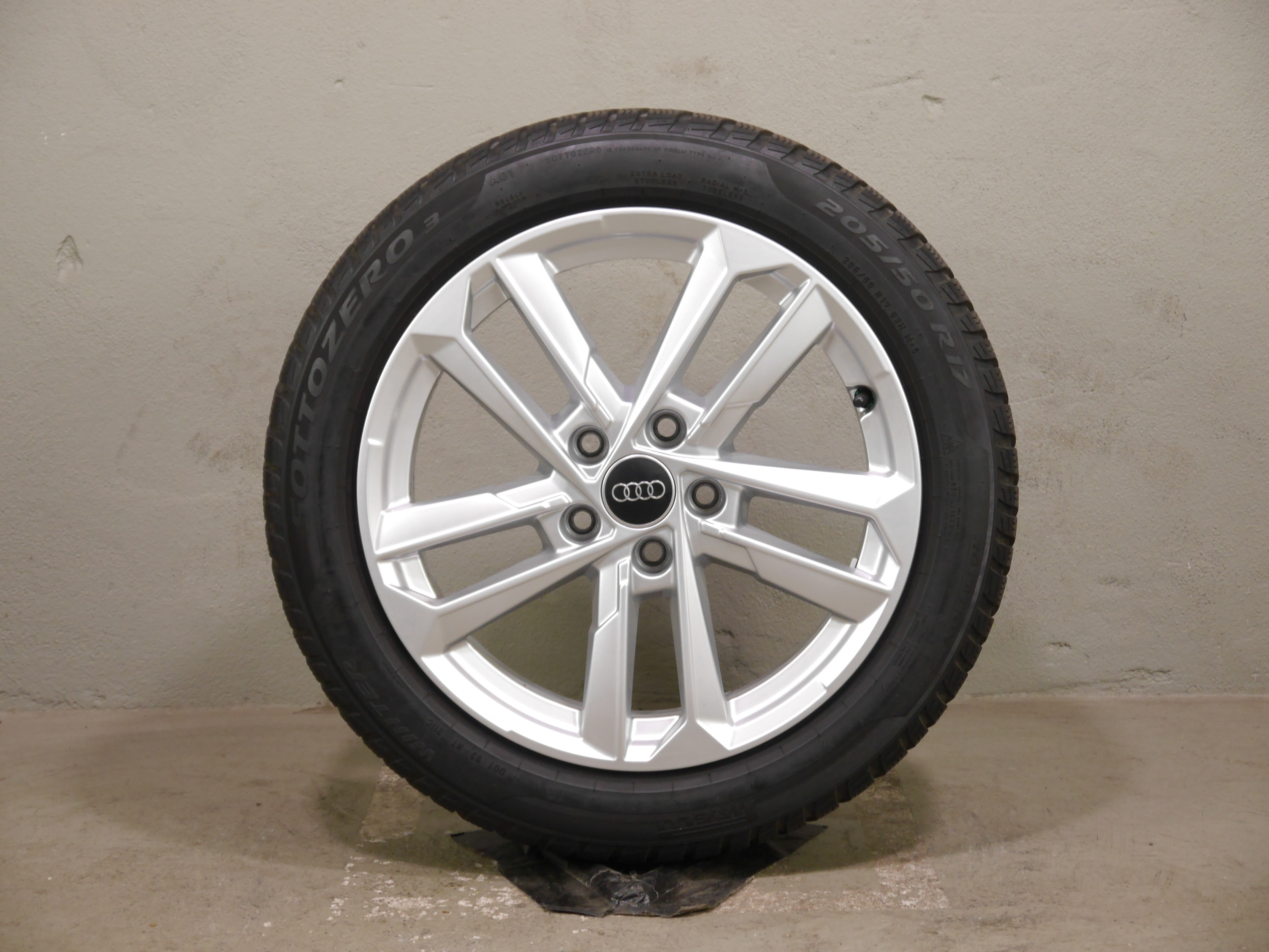 Audi A3 Sportback Aluradsatz – Winter 205/50 R17 93H (AO1) – 8Y0601025L