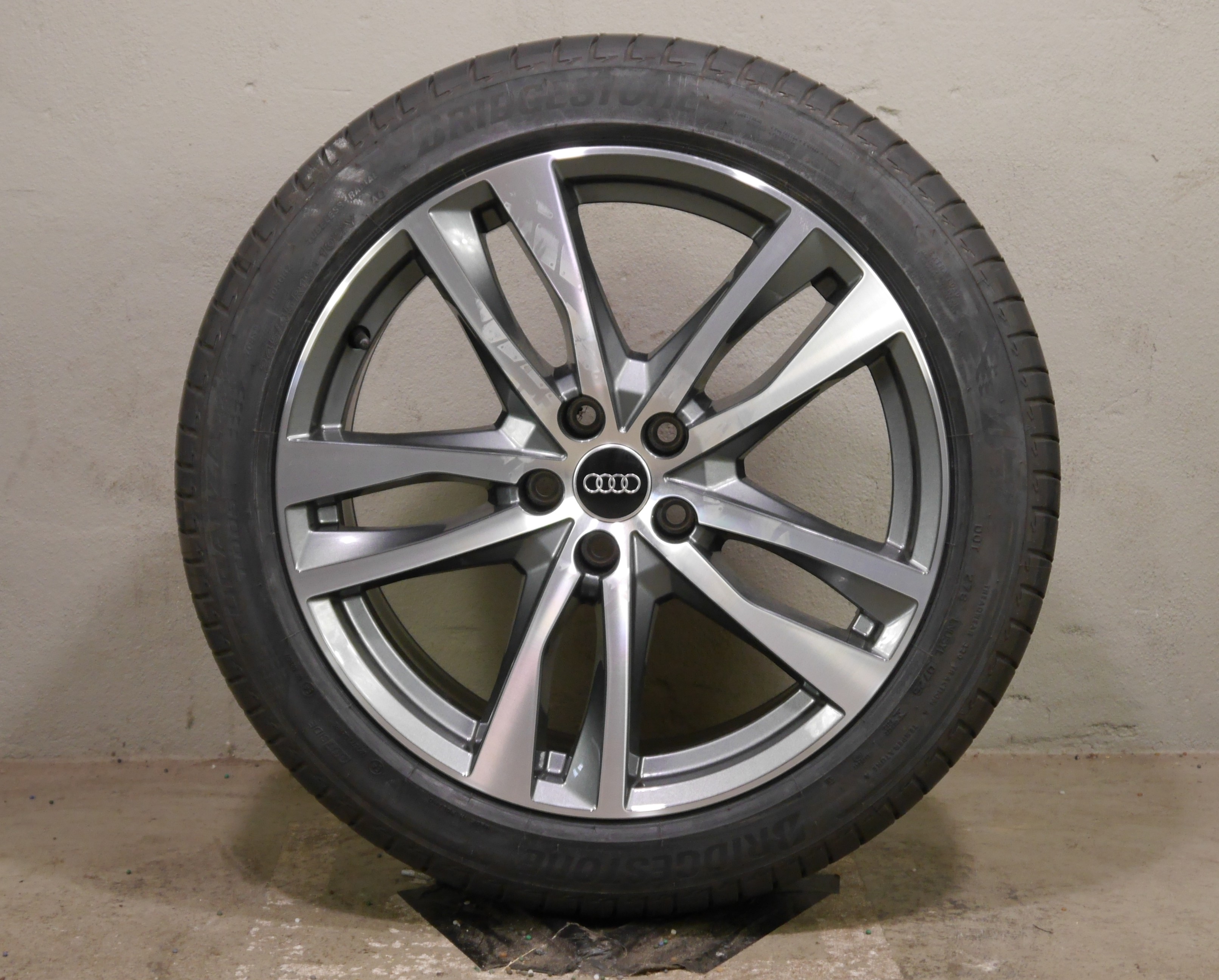 Audi A6 Avant (4A) Aluradsatz – Sommer 245/45 R19 102V (AO) – 4K0601025CG