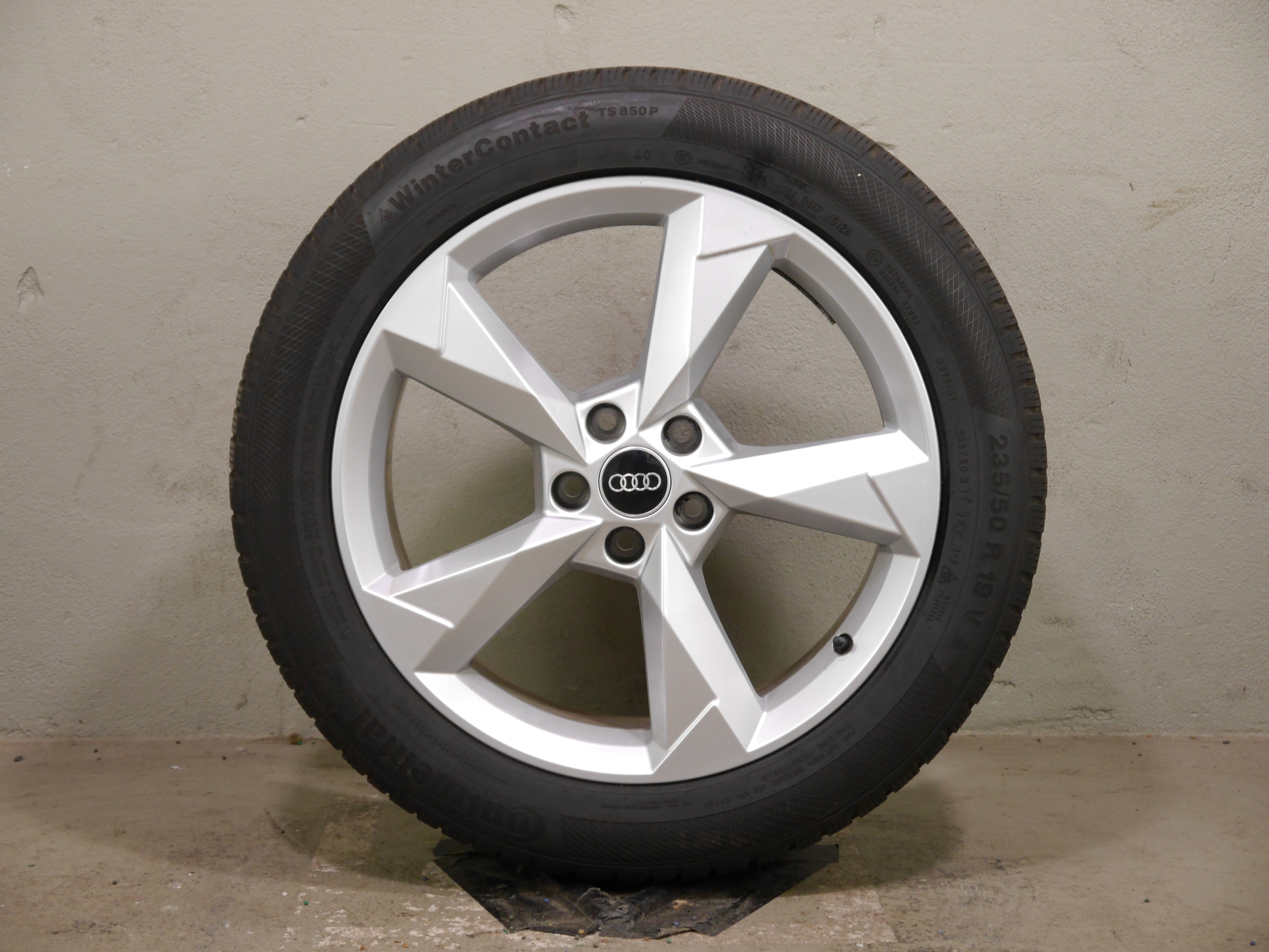 Audi Q3 (F3) Aluradsatz – Winter 235/50 R19 99V (AO) – 83A601025N
