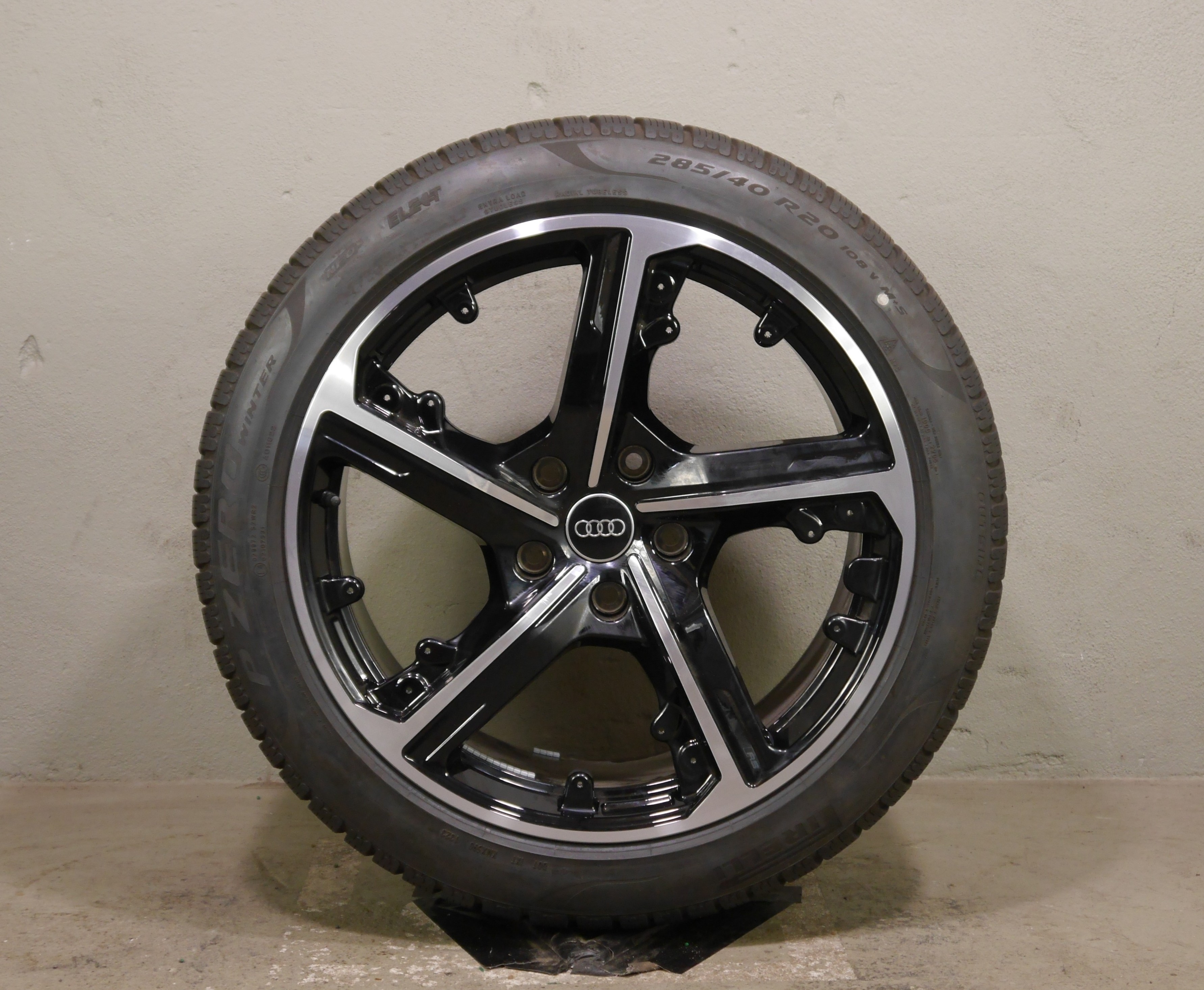 Audi RS e-tron GT Aluradsatz – Winter 245/45 R20 103V, 285/40 R20 108V (NF0,RDKS) 4J3601025A+B