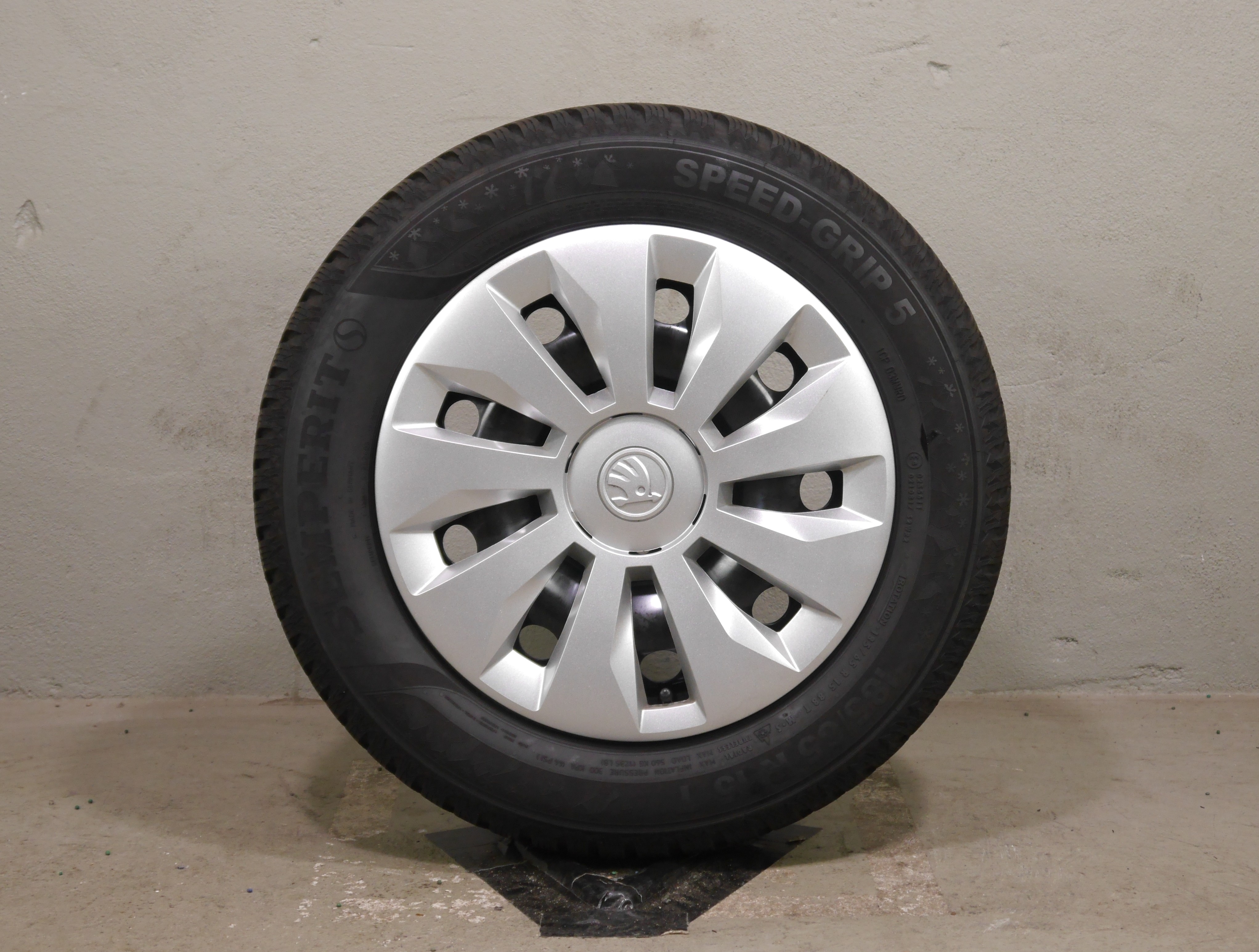 ŠKODA Fabia Stahlradsatz – Winter 185/65 R15 88T (AO) – 2Q0601027AG/AH