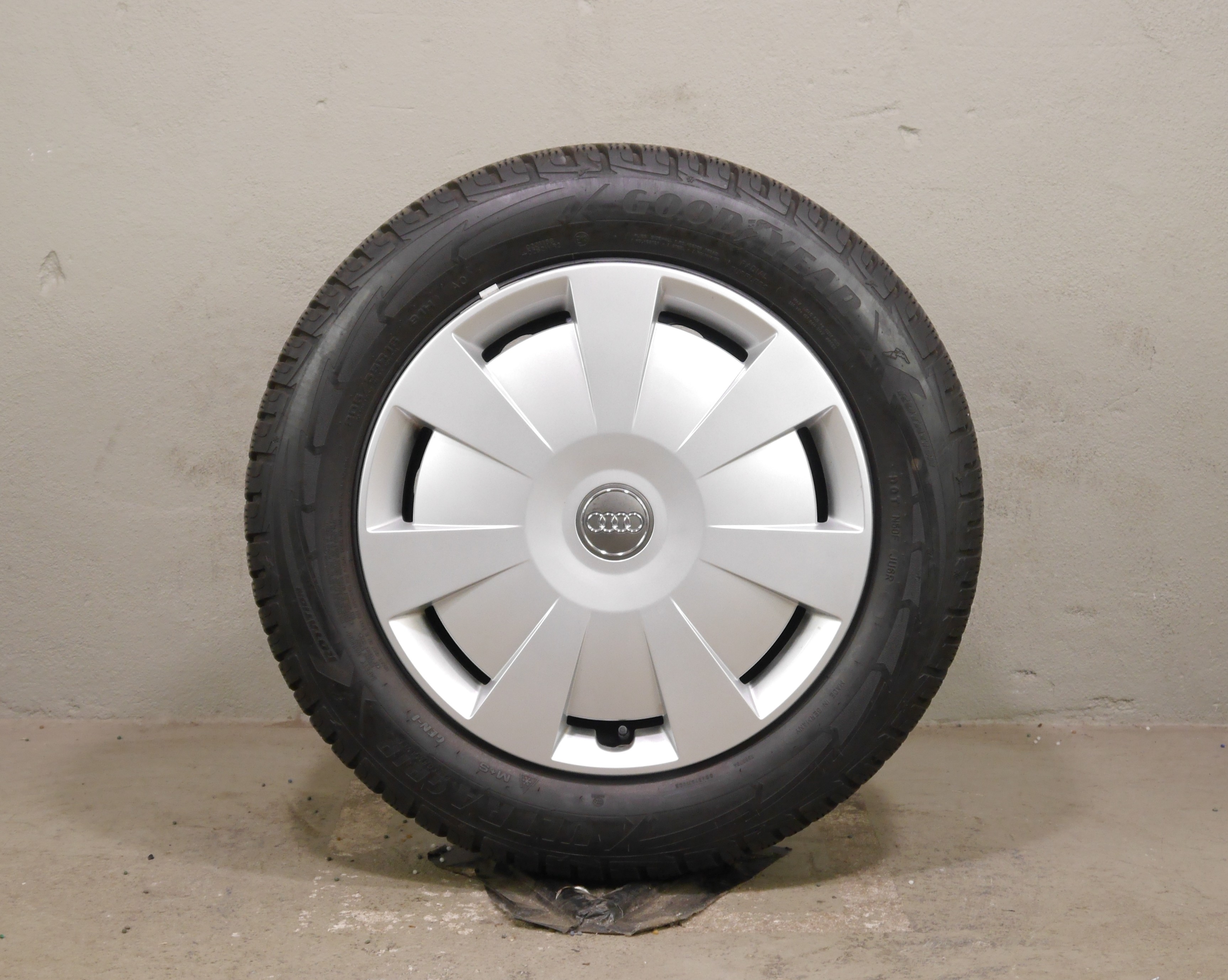 Audi A3 Limousine Stahlradsatz – Winter 205/55 R16 91H (AO) – 8V0601027A