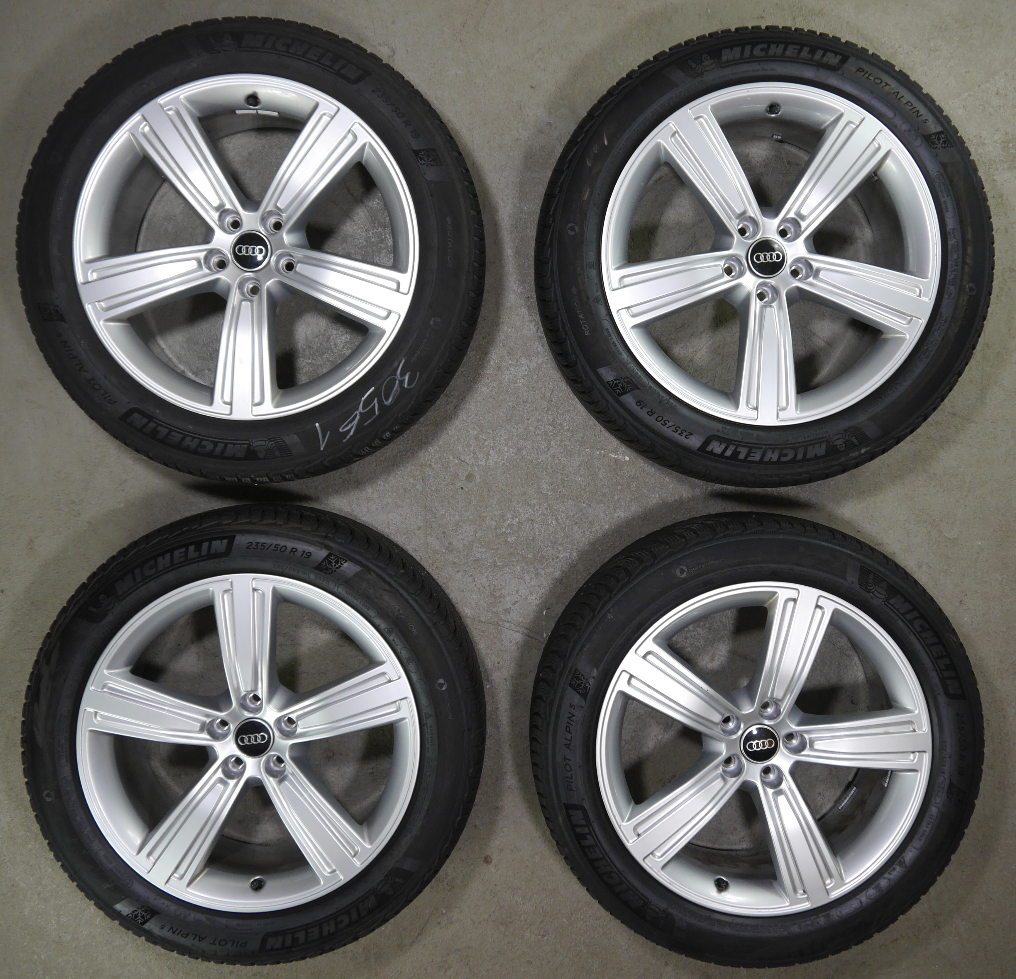 Audi A8 Aluradsatz – Winter 235/50 R19 103H – 4N0601025J 