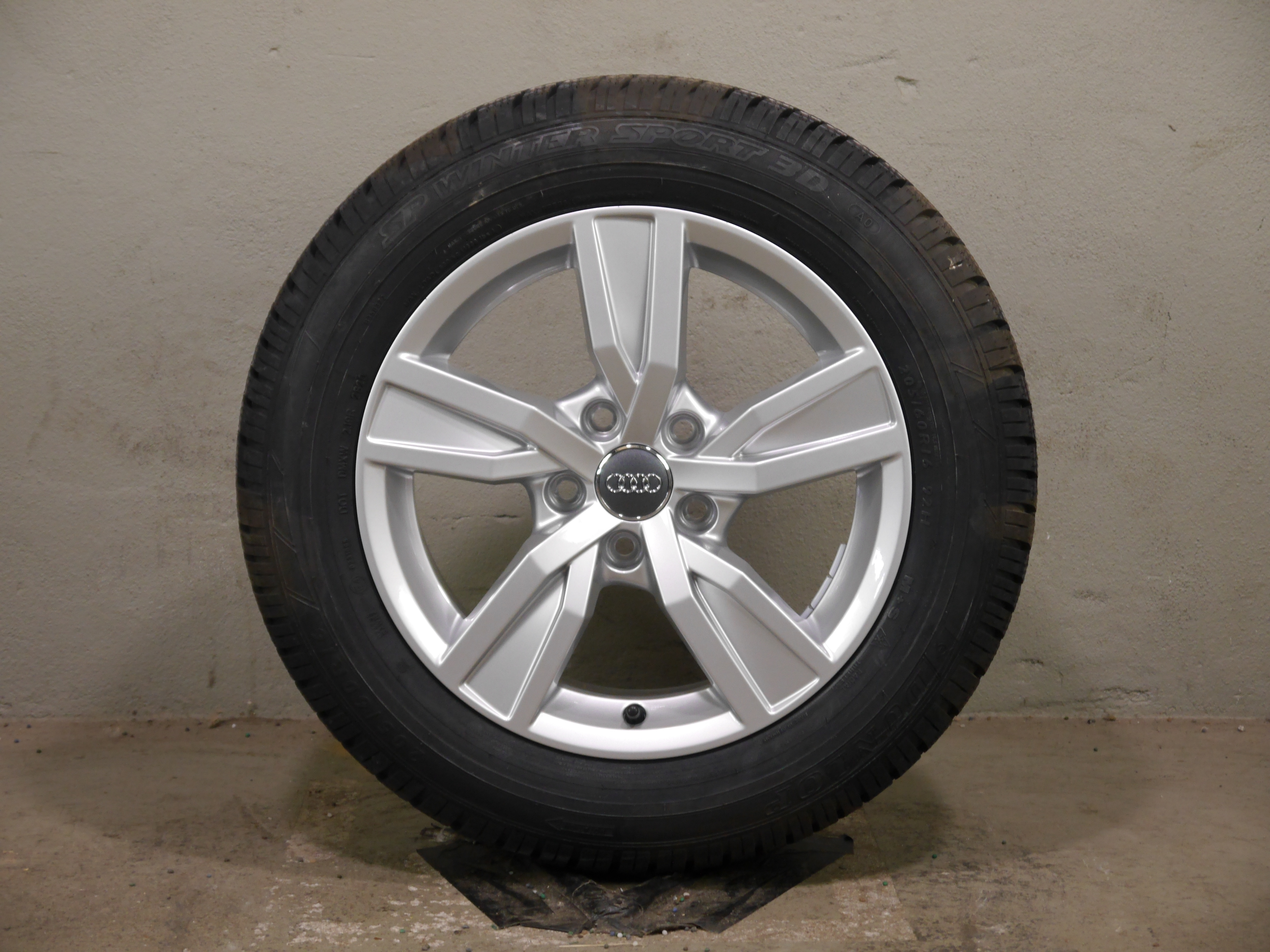 Audi A4 Aluradsatz – Winter 205/60 R16 92H – 8W0601025A