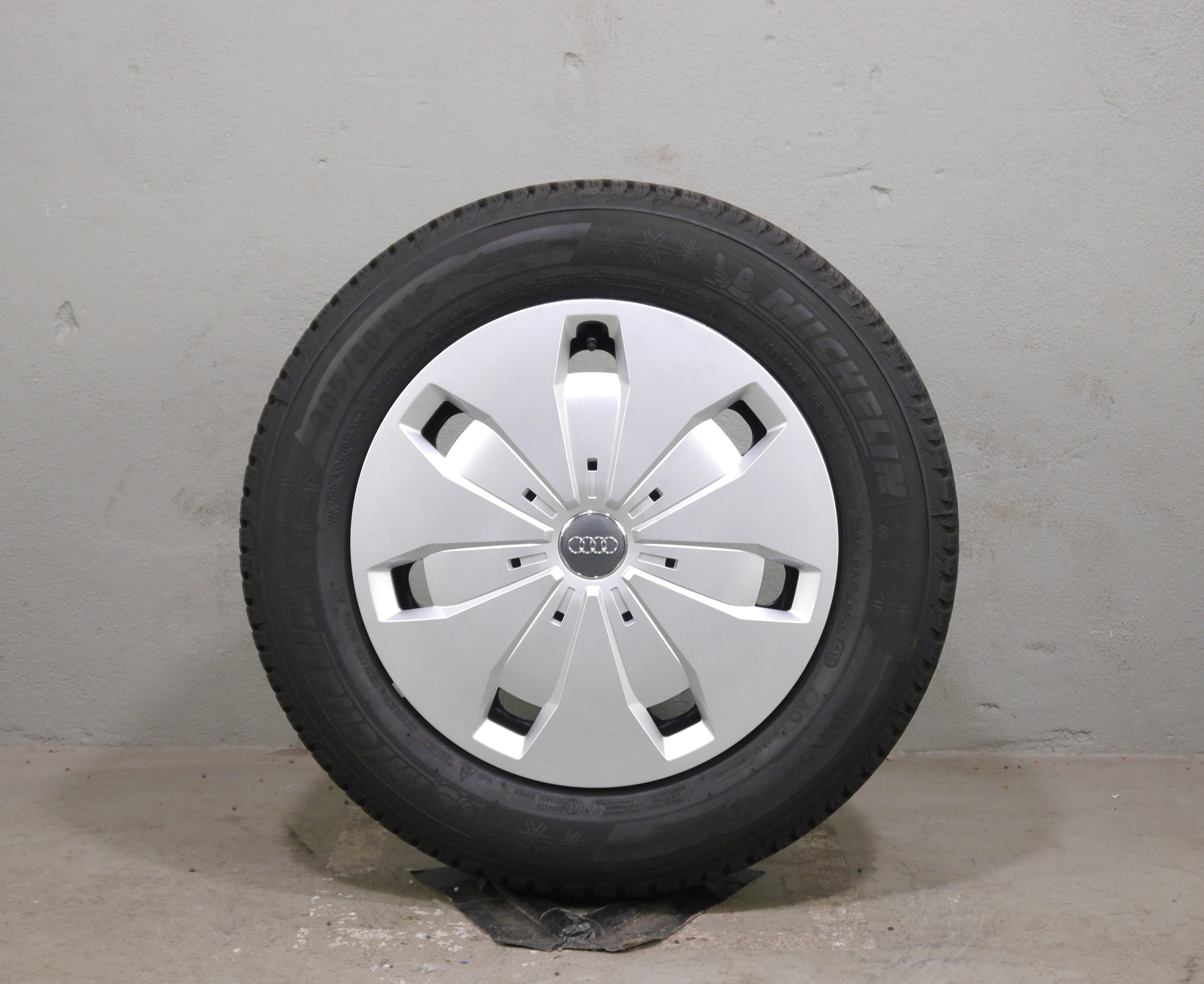 Audi Q2 Stahlradsatz – Winter 205/60 R16 92H (AO) – 5Q0601027CJ