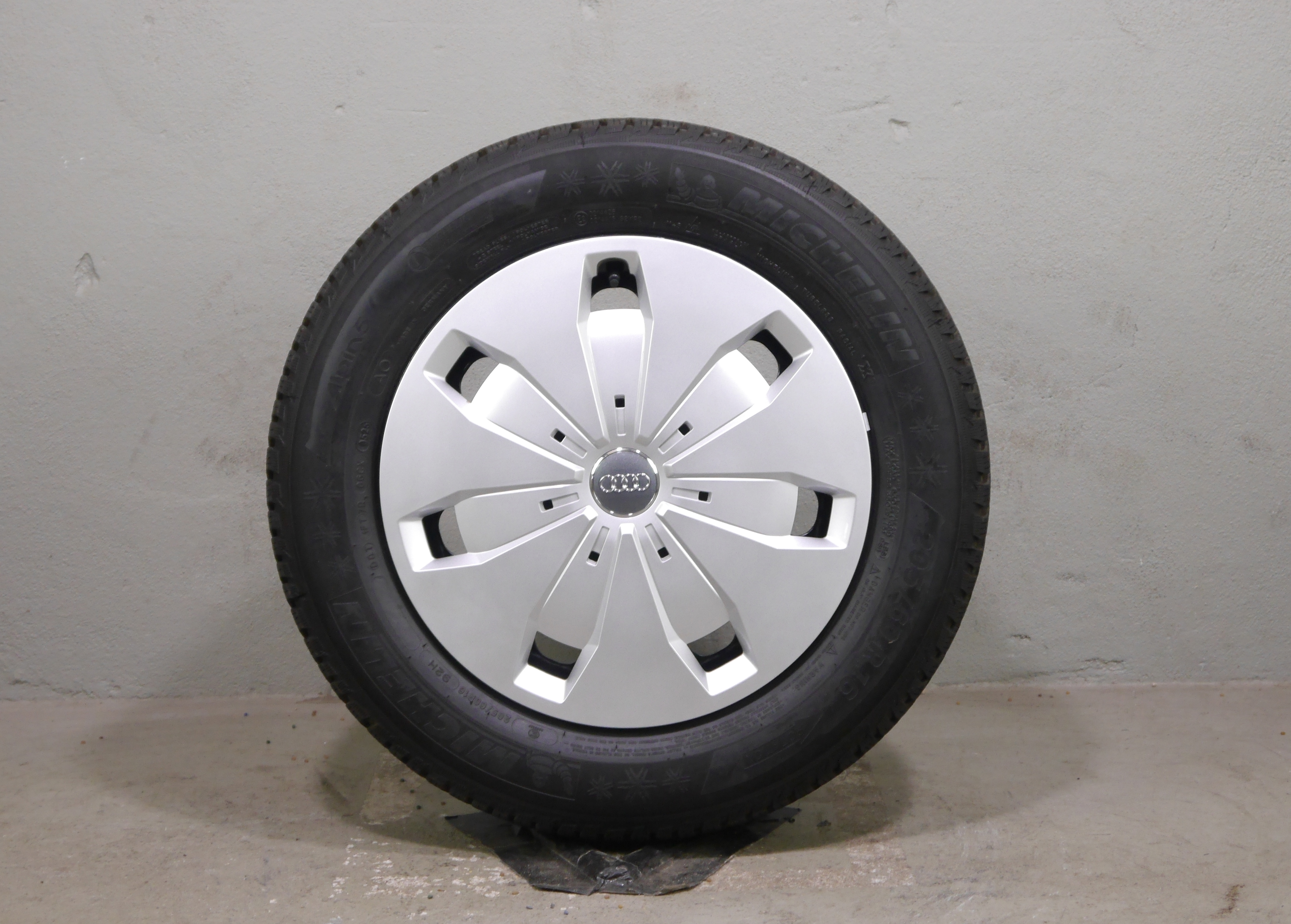 Audi Q2 Stahlradsatz – Winter 205/60 R16 92H (AO) – 5Q0601027CJ/CK