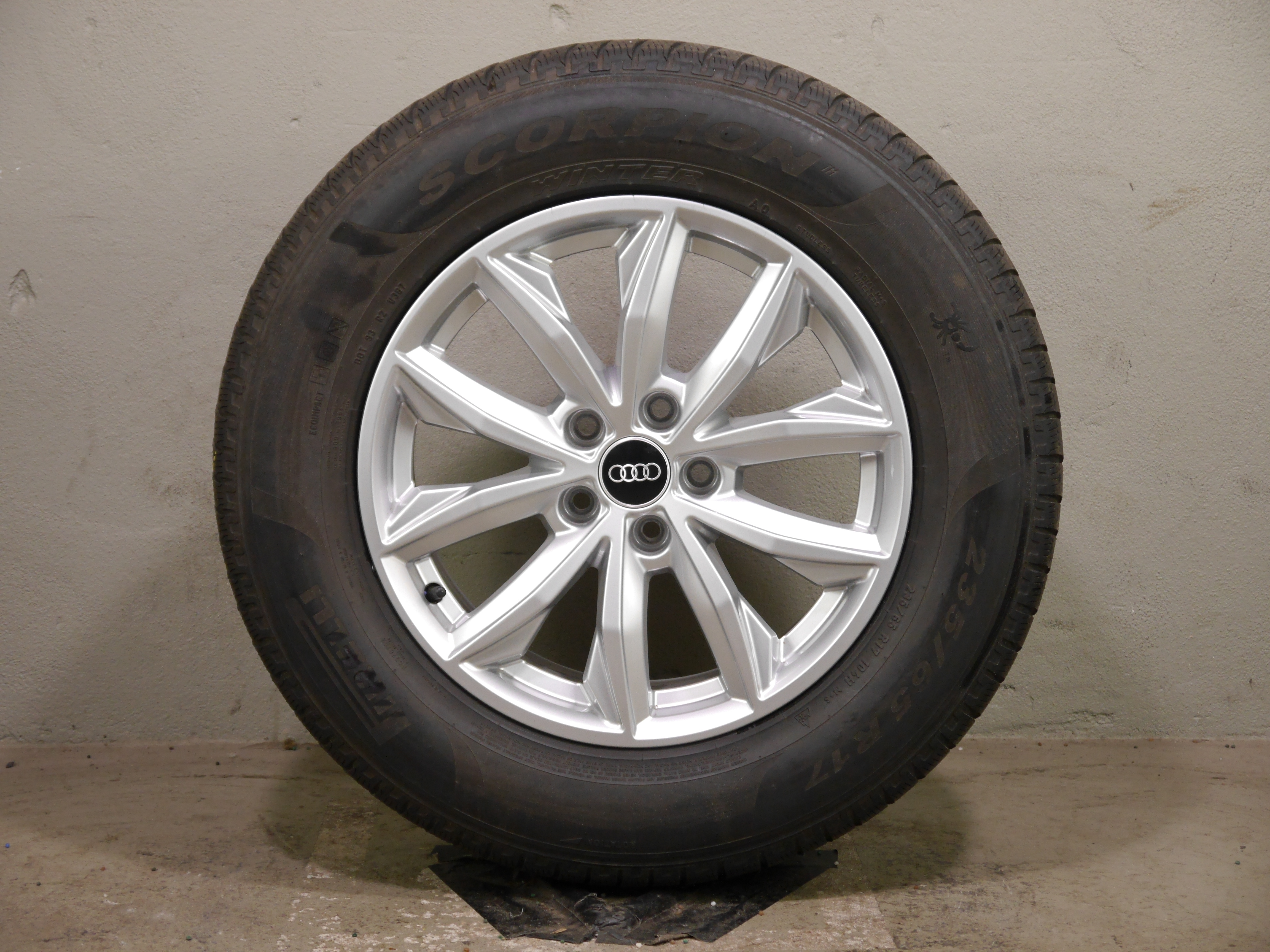 Audi Q5 (FY) Aluradsatz – Winter 235/65 R17 104H (AO) – 80A601025J