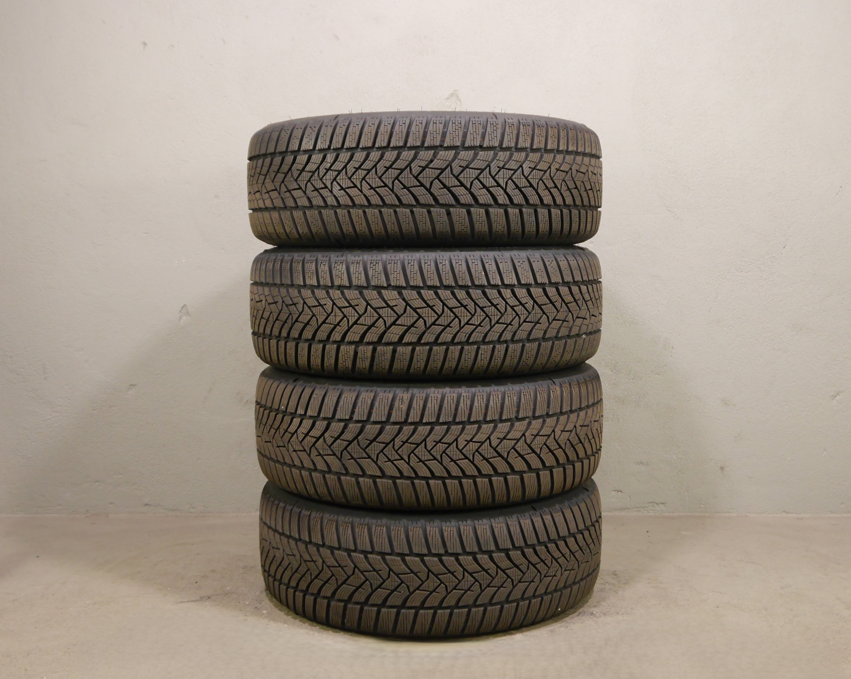 Audi A4 Avant (8W) Aluradsatz – Winter 225/45 R18 95V – 8W0601025ED