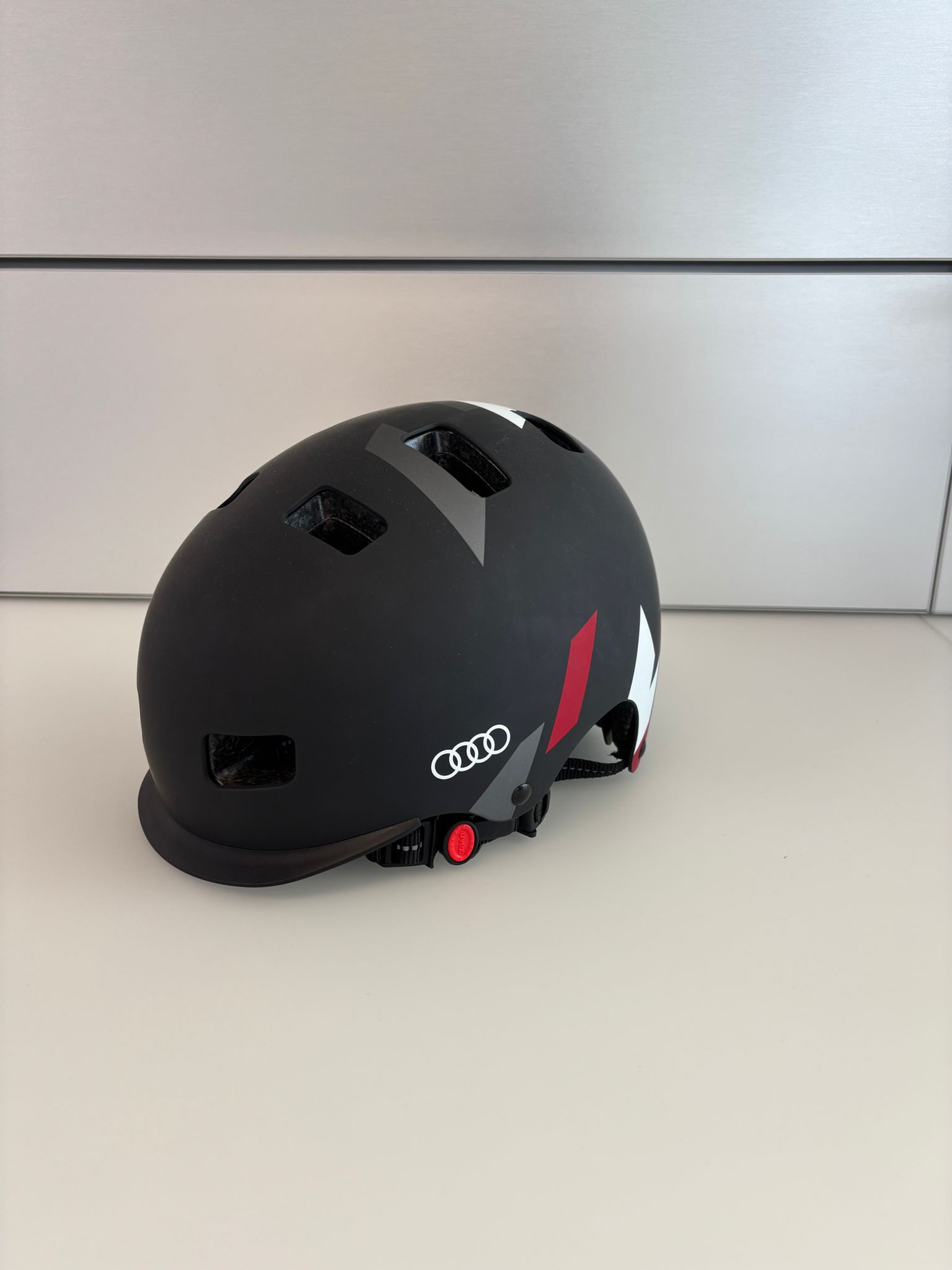 Audi Helm für E-Scooter und Fahrrad schwarzes Design, Größe M