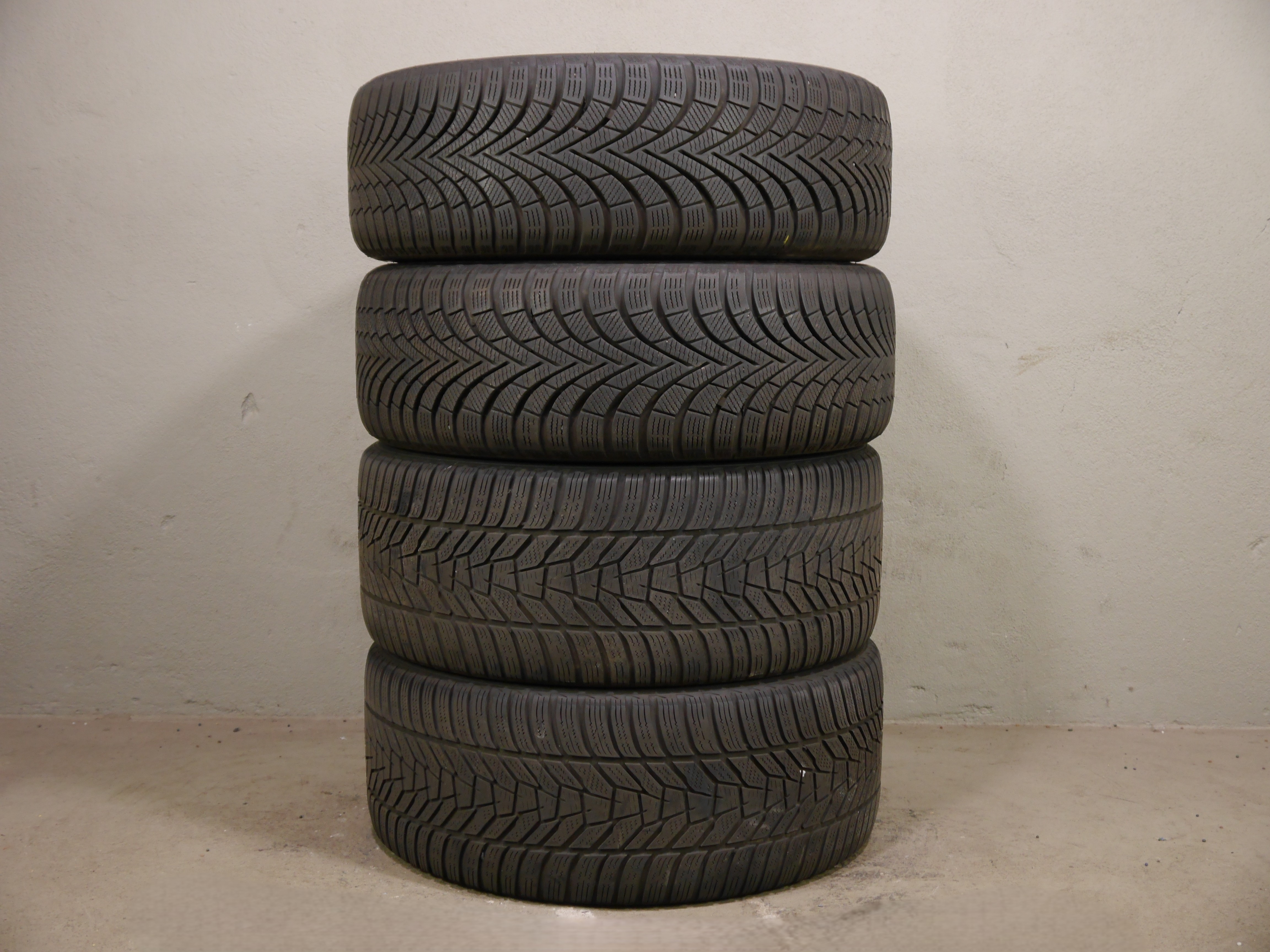 Mercedes C300 C205 C200 Aluradsatz – Winter 225/40 ZR19 93W, 255/35 R19 96V A2054012200 / A2054012300 RDKS