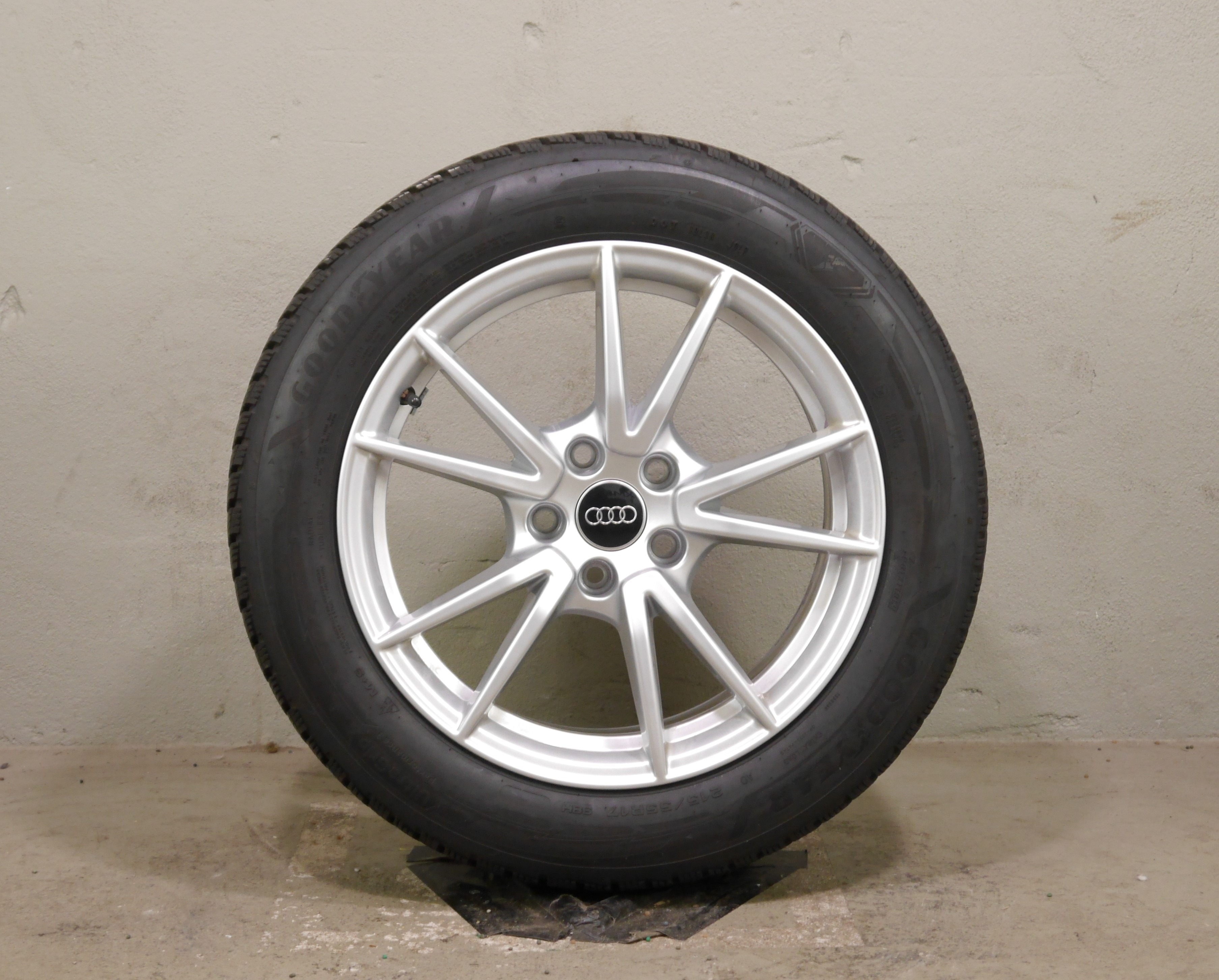 Audi A5 Avant (FU) Aluradsatz – Winter 215/55 R17 98H (AO) – 8B3601025A