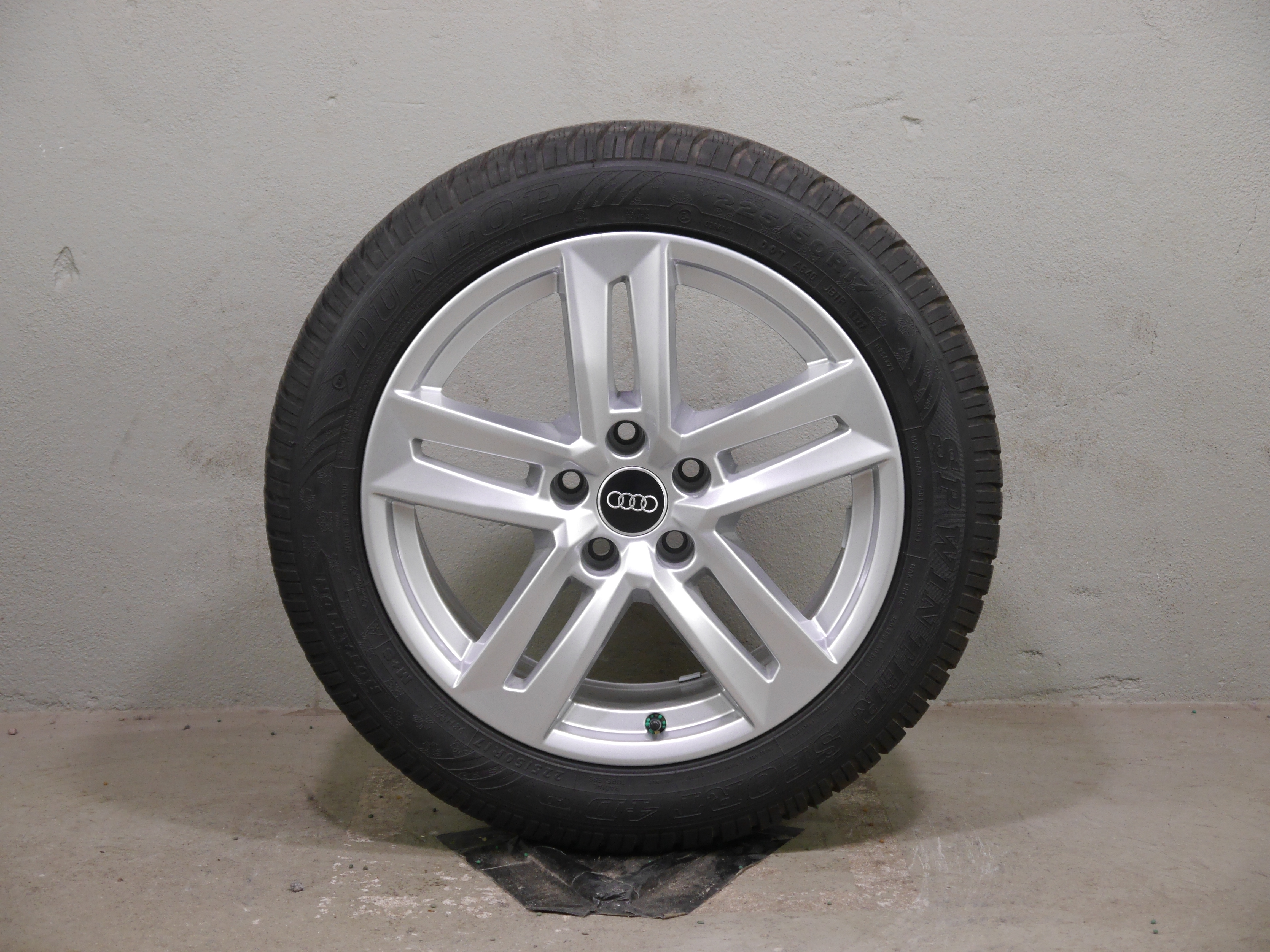 Audi A4 Avant Aluradsatz – Winter 225/50 R17 98H (AO) – 8W0601025P