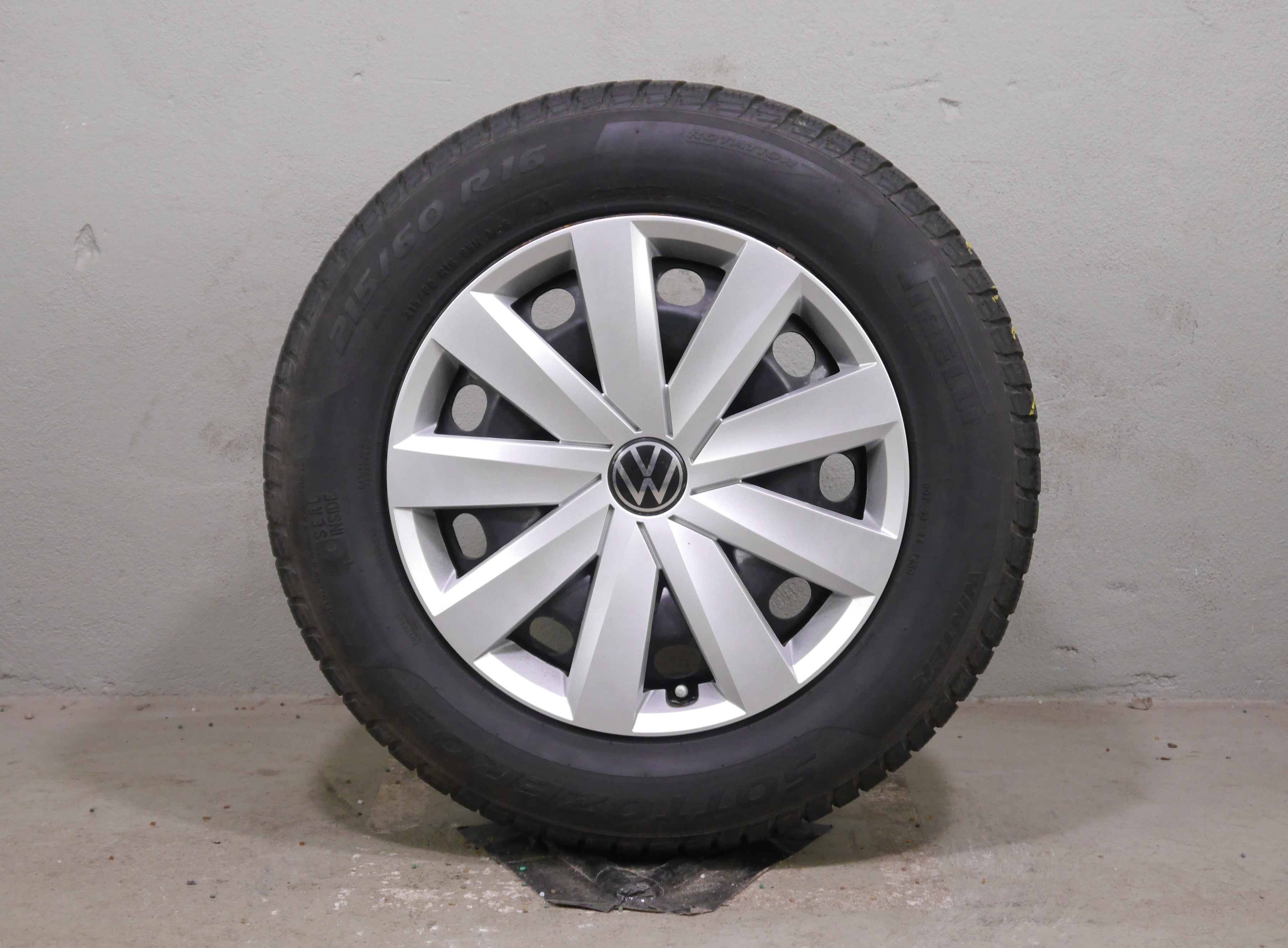 VW Passat Variant CB Stahlradsatz – Winter 215/60 R16 95H – 3Q0601027C SEAL