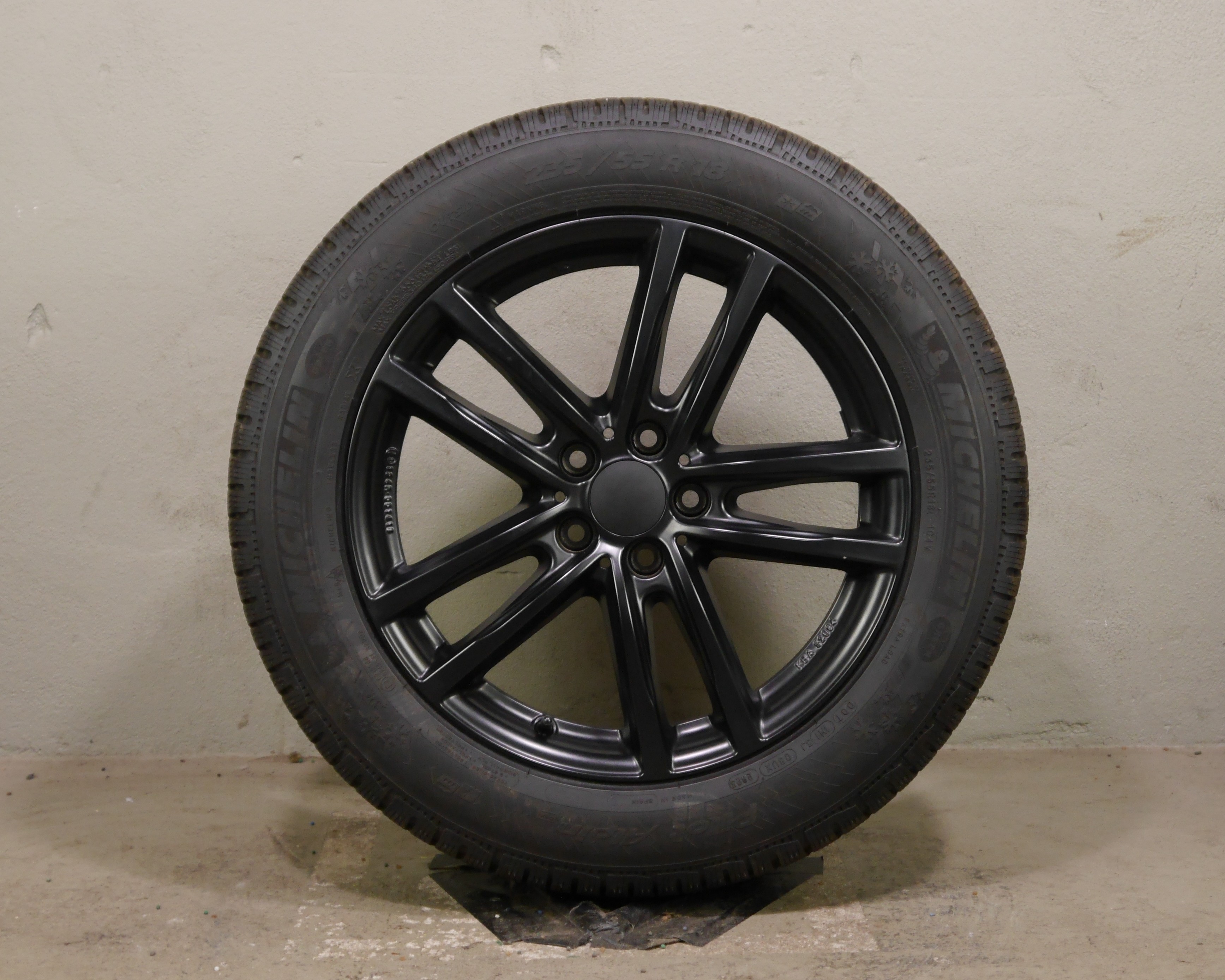 Audi Q3 (F3) Aluradsatz – Winter 235/55 R18 104V – KBA52084