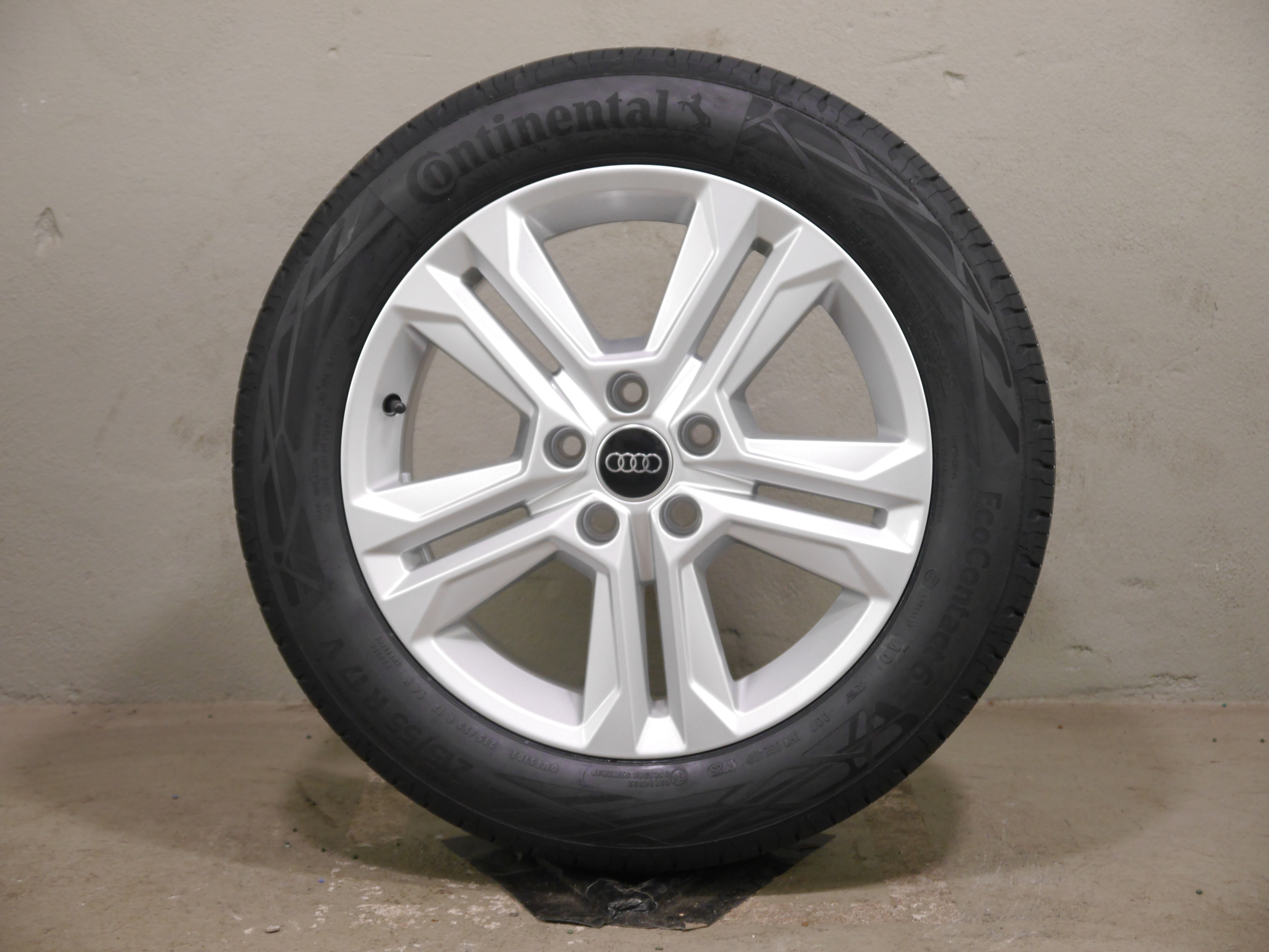 Audi Q2 Aluradsatz – Sommer 215/55 R17 94V (AO) – 81A601025AJ