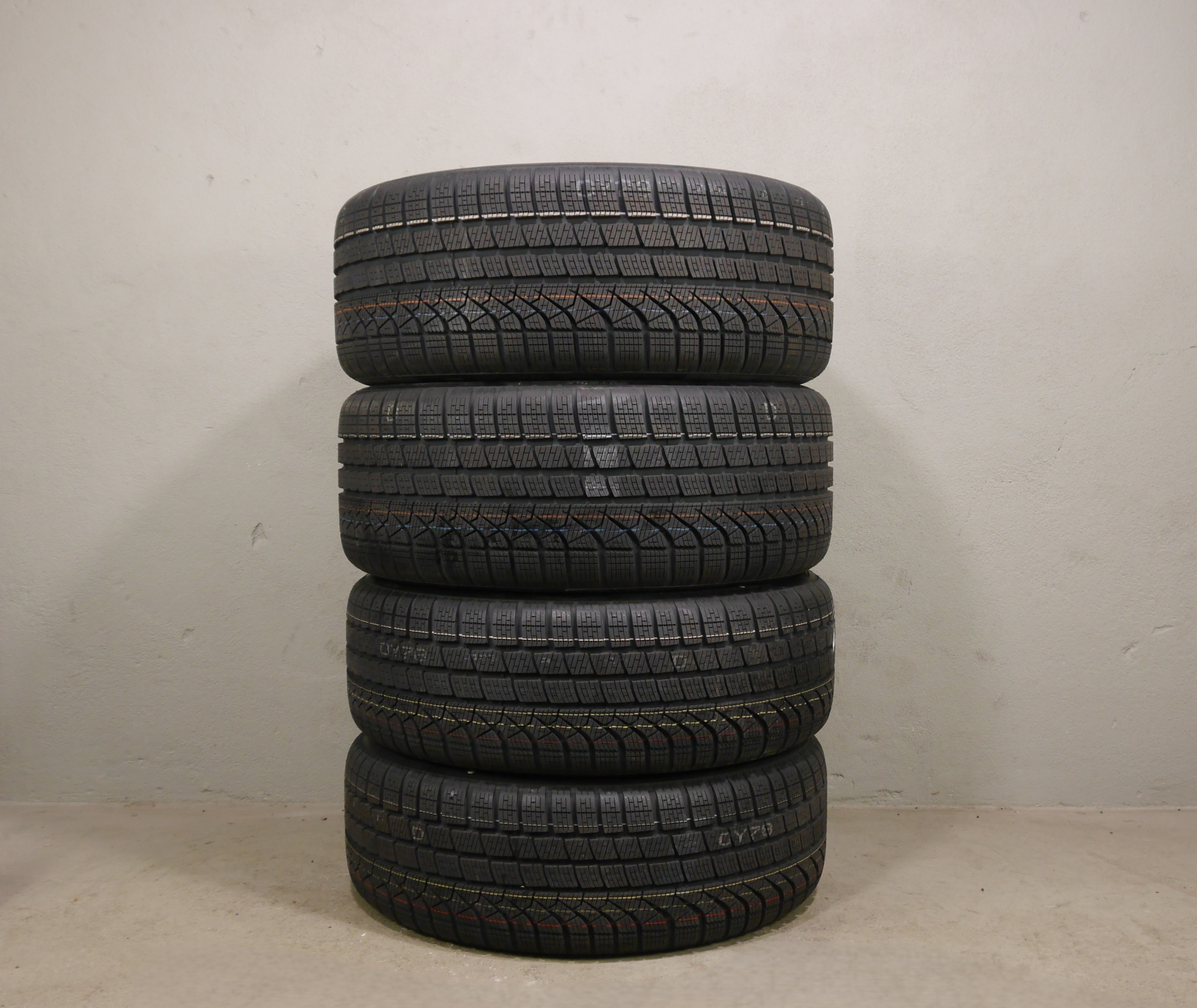 Audi A6 Avant e-tron GH Aluradsatz – Winter 235/45 R20 100H 265/40 R20 104H – 85E601025AR/AS