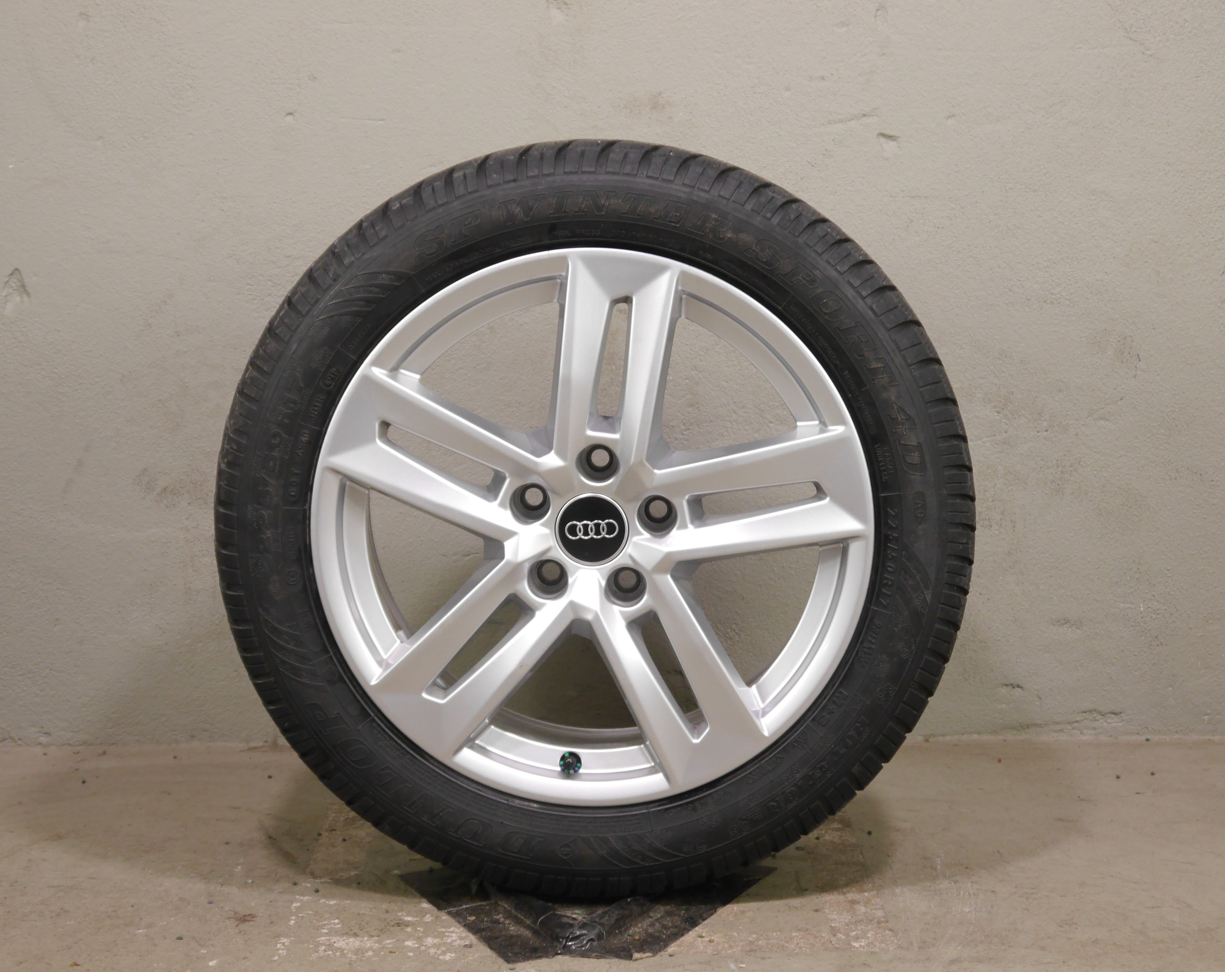 Audi A4 Aluradsatz – Winter 225/50 R17 98H (AO) – 8W0601025P