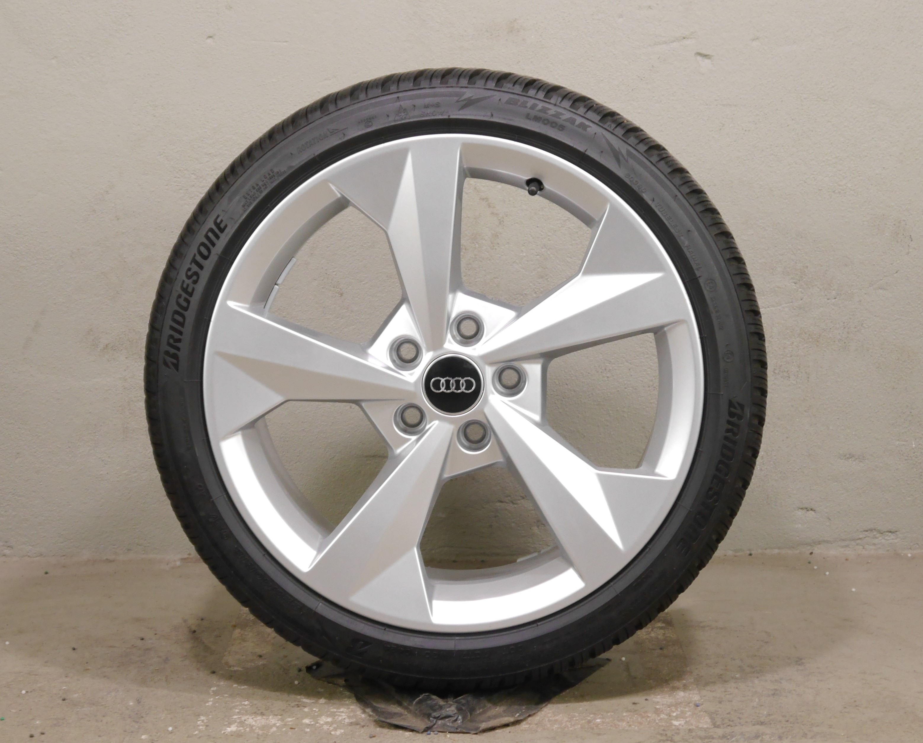 Audi A3/S3 Limousine Aluradsatz– Winter 225/40 R18 92V (AO) – 8Y0601025CP