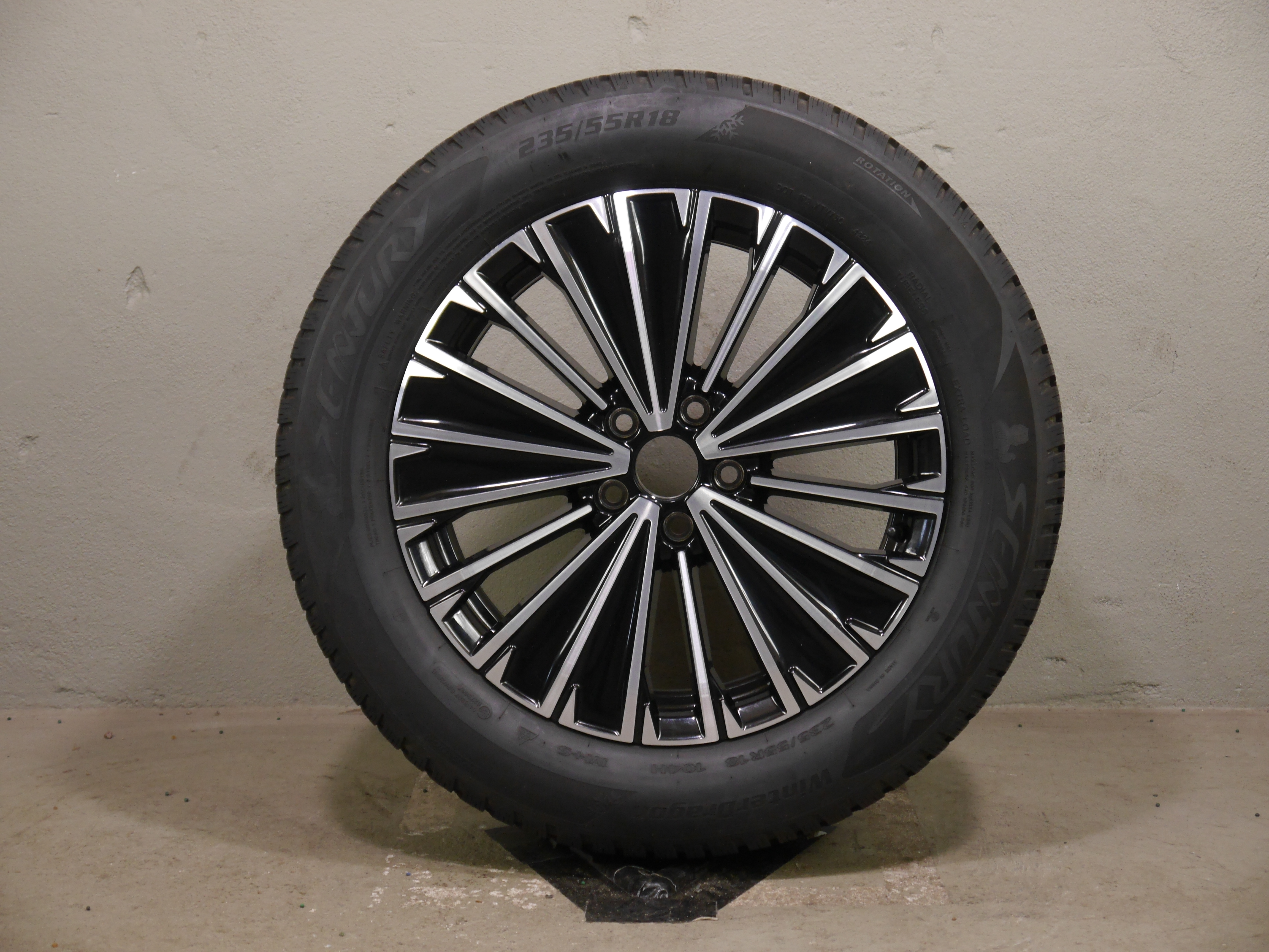 VW Tiguan Aluradsatz – Winter 235/55 R18 104H – 571601025K