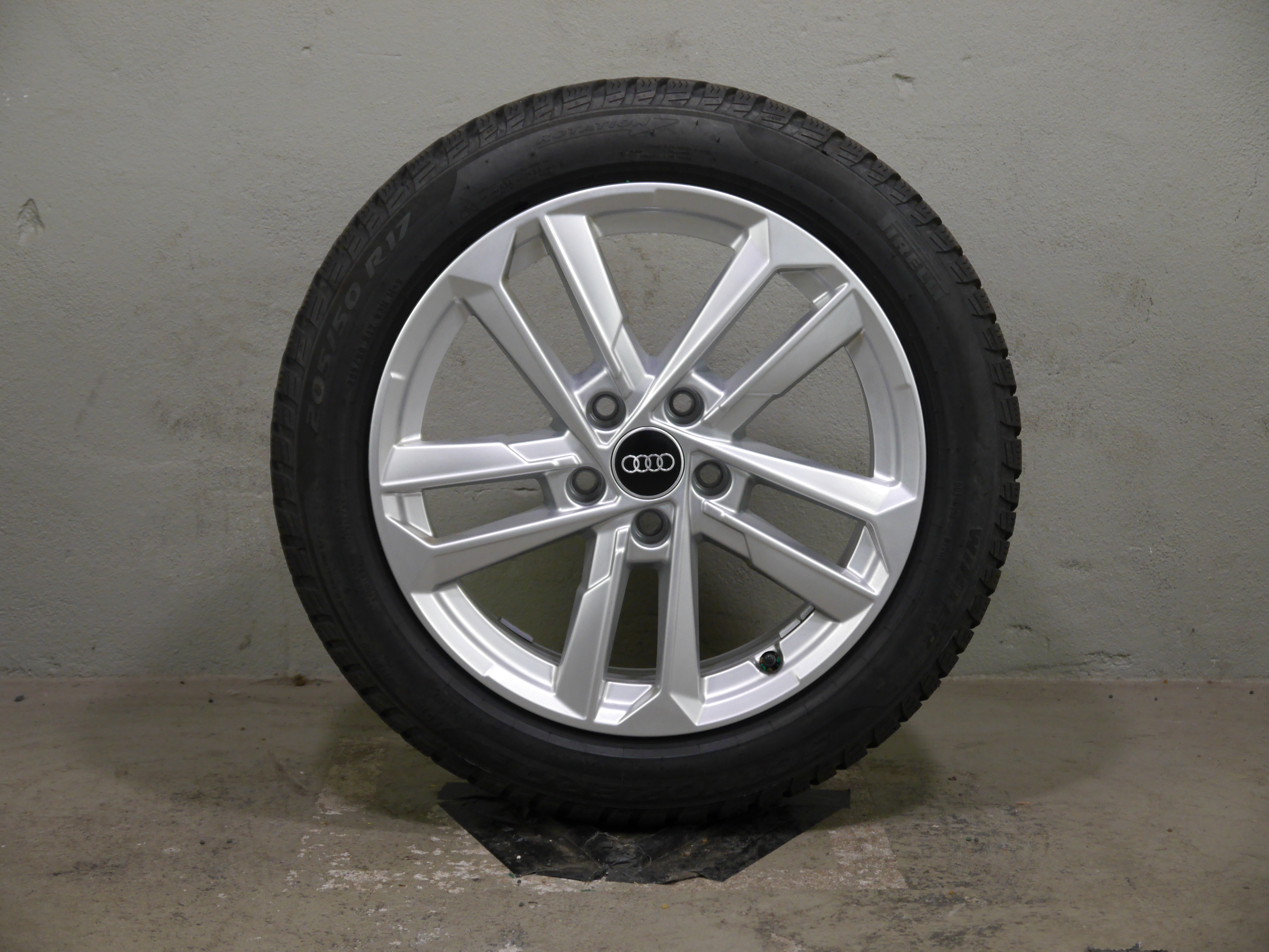 Audi A3 Limousine (8Y) Aluradsatz – Winter 205/50 R17 93H (AO1) – 8Y0601025L