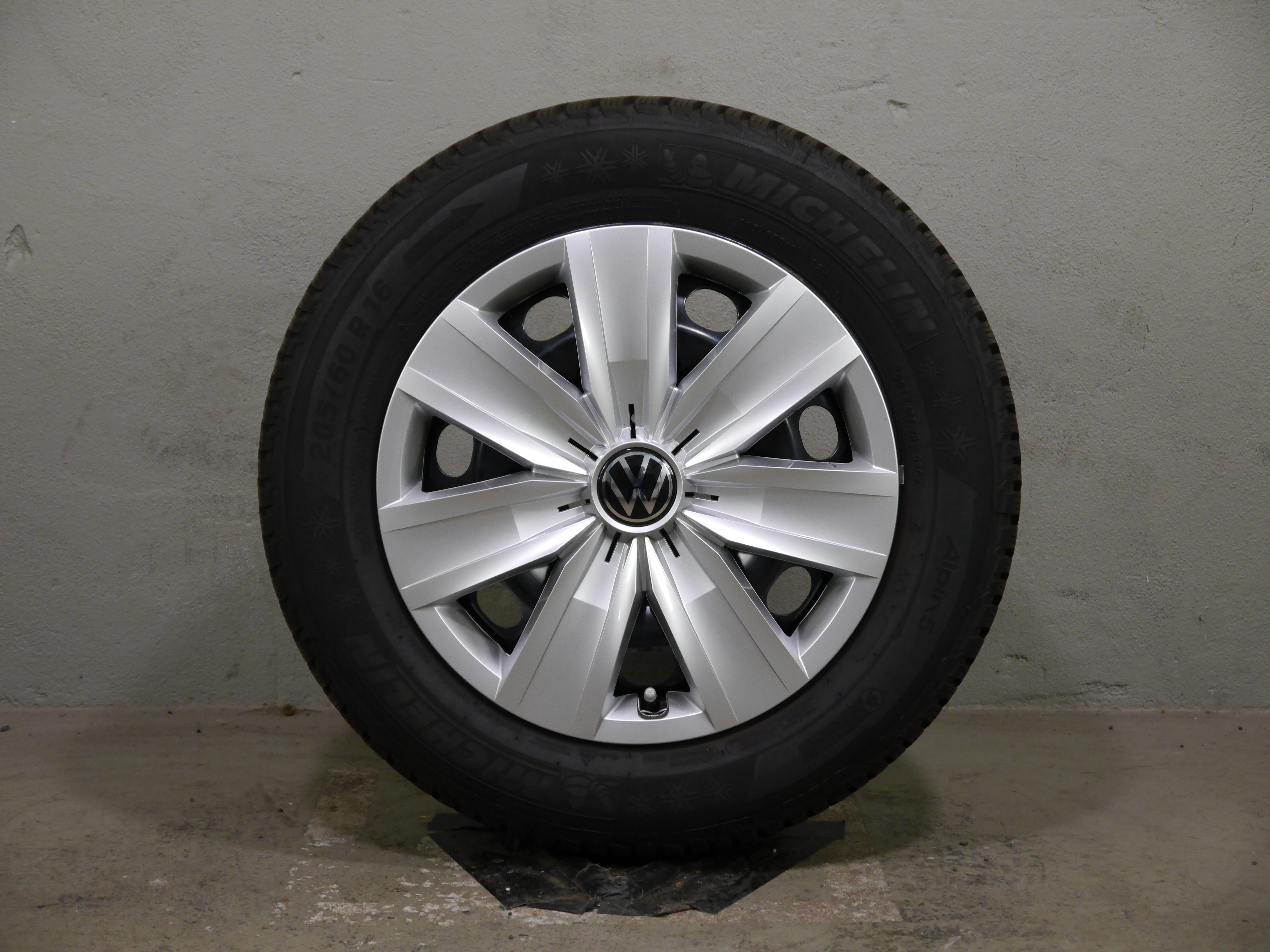 VW T-Roc (D1) Stahlradsatz – Winter 205/60 R16 92H (AO) – 5Q0601027CK
