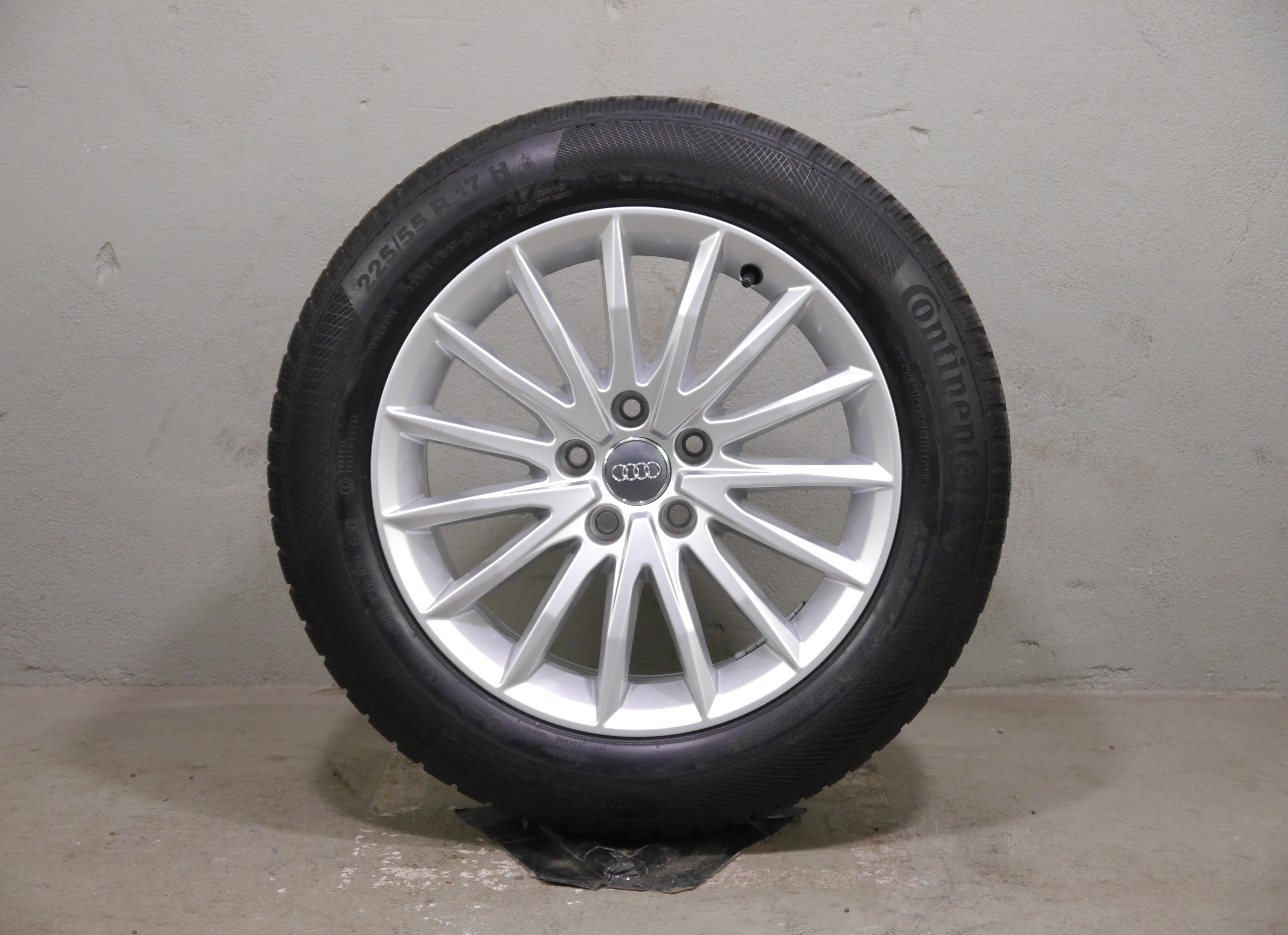 Audi A4 Allroad Aluradsatz – Winter 225/55 R17 97H – 8W9601025A