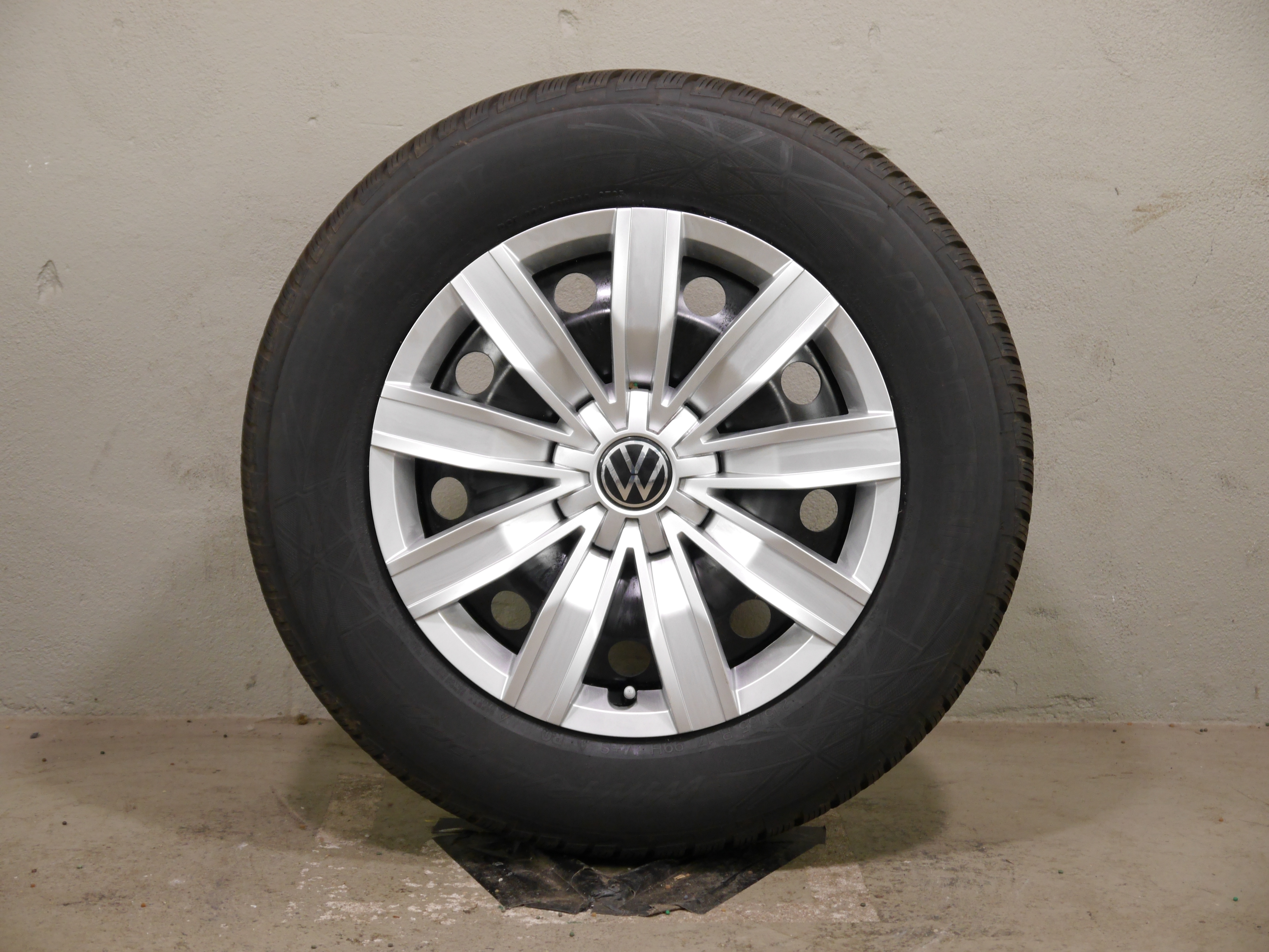 VW Tayron (R4) / Tiguan (AD1 + CT1) Stahlradsatz – Winter 215/65 R17 99H – 5QF601027J/R/T