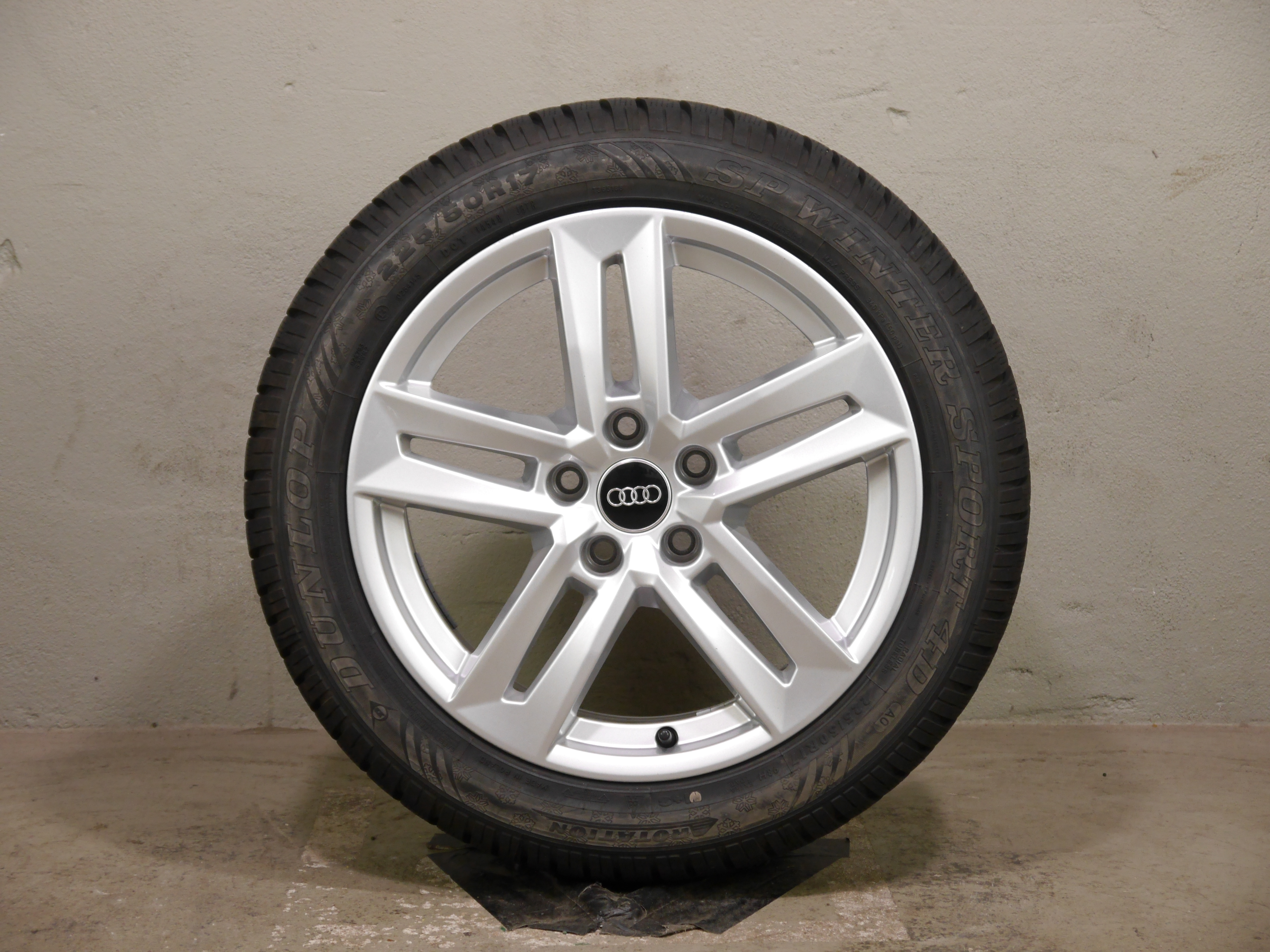 Audi A4 Avant Aluradsatz – Winter 225/50 R17 98H – 8W0601025P