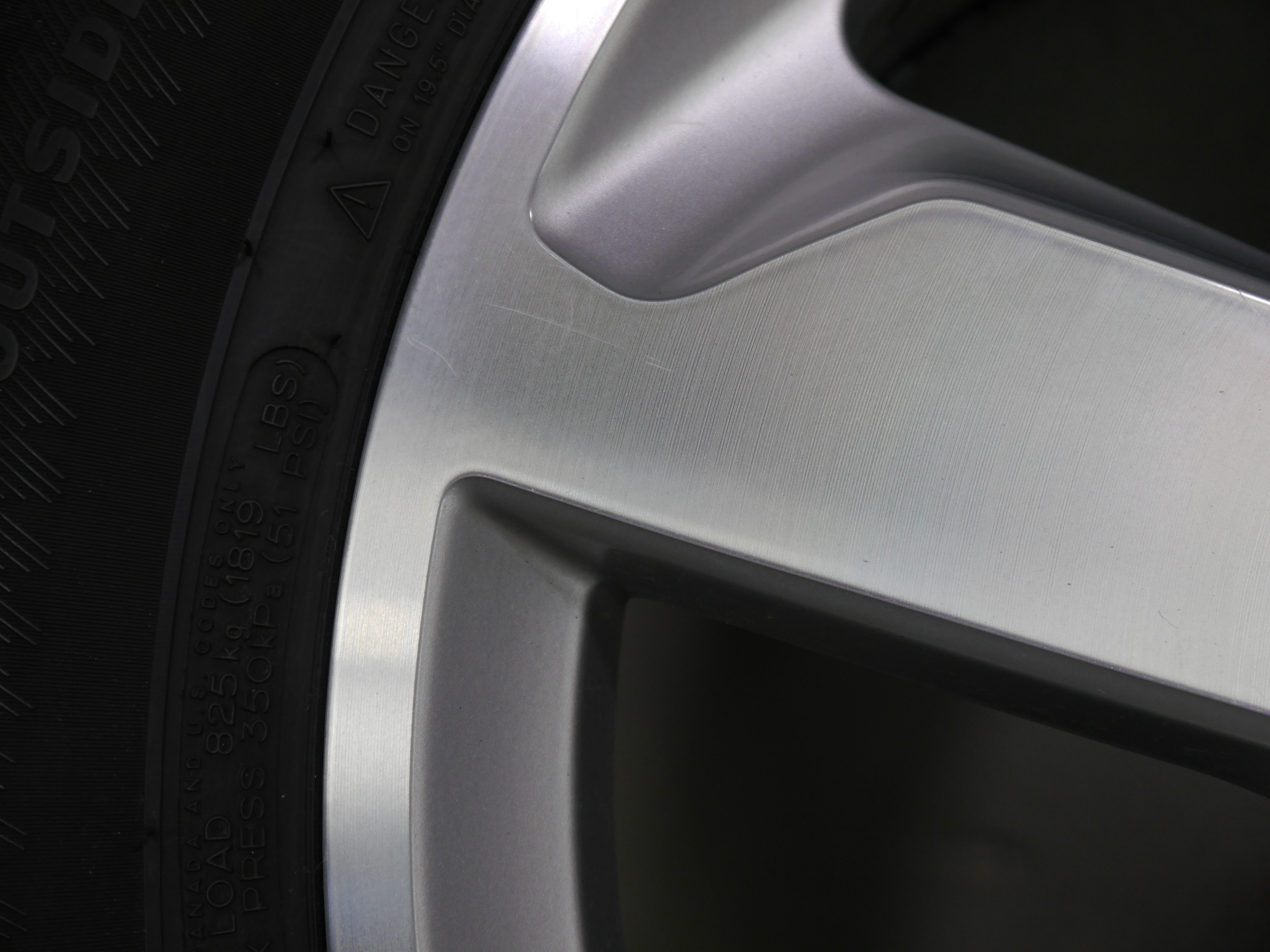 Audi Q5 Aluradsatz – Sommer 235/55 R19 101W (AO) – 80A601025J