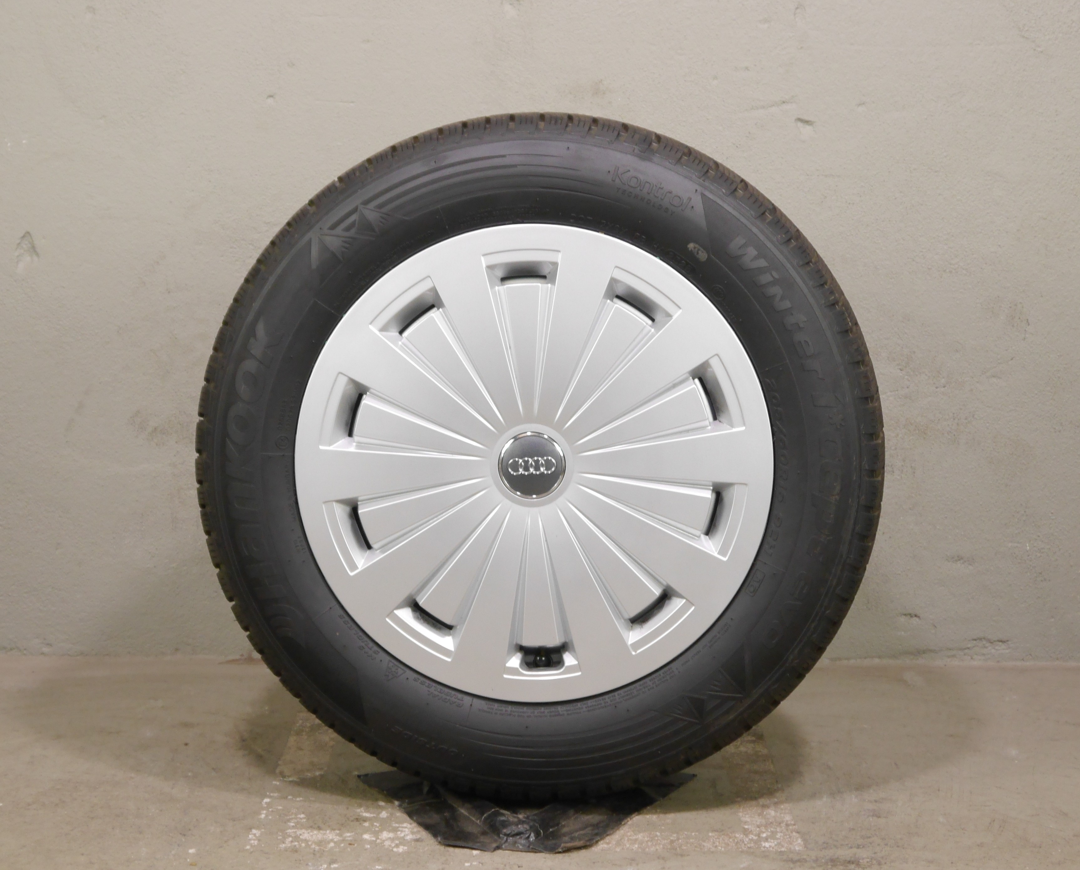 Audi A4 Avant Aluradsatz – Winter 205/60 R16 92H – 8W0601025-