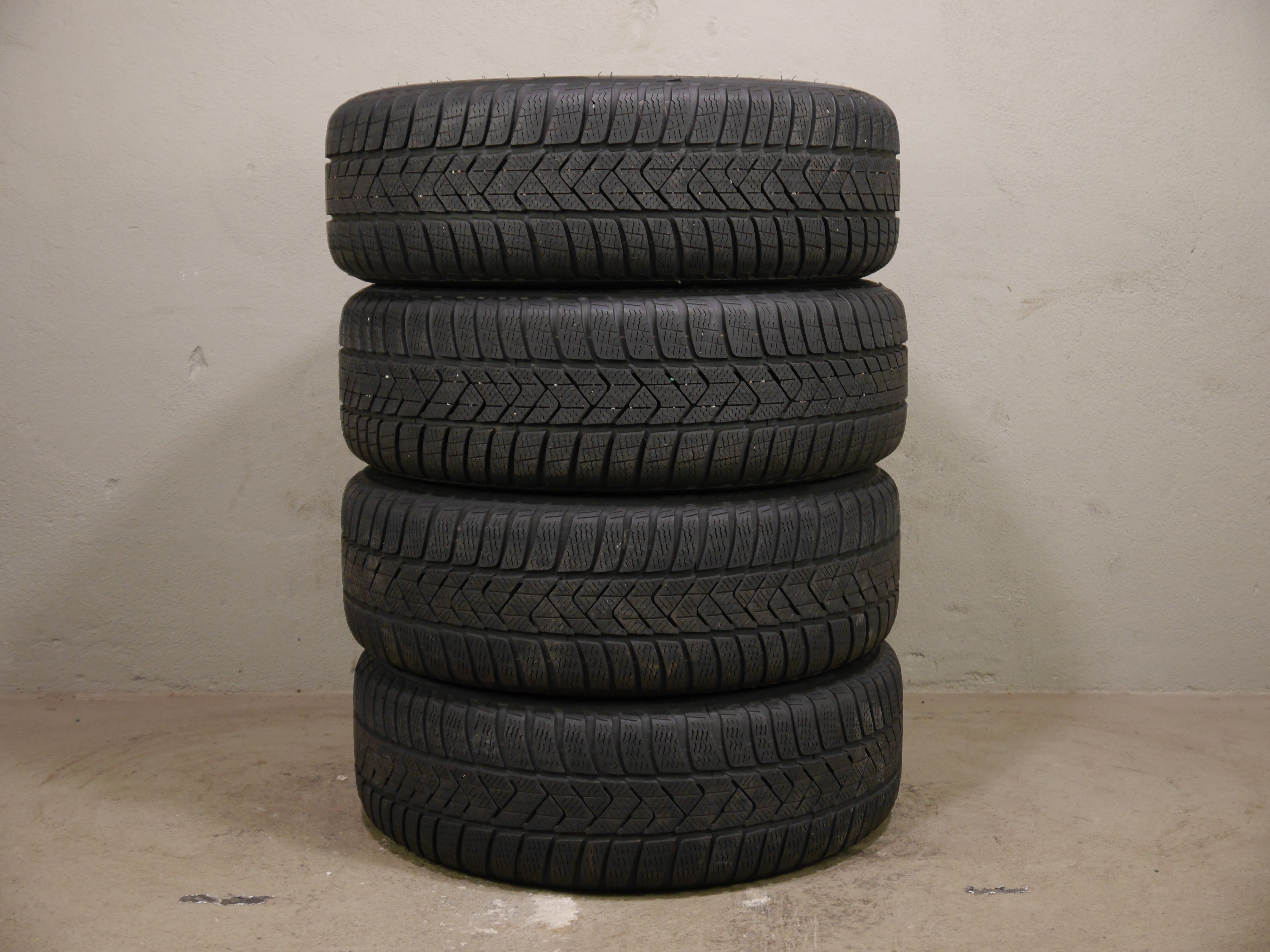 Audi A3 Sportback Aluradsatz – Winter 205/50 R17 93H (AO1) – 8Y0601025L