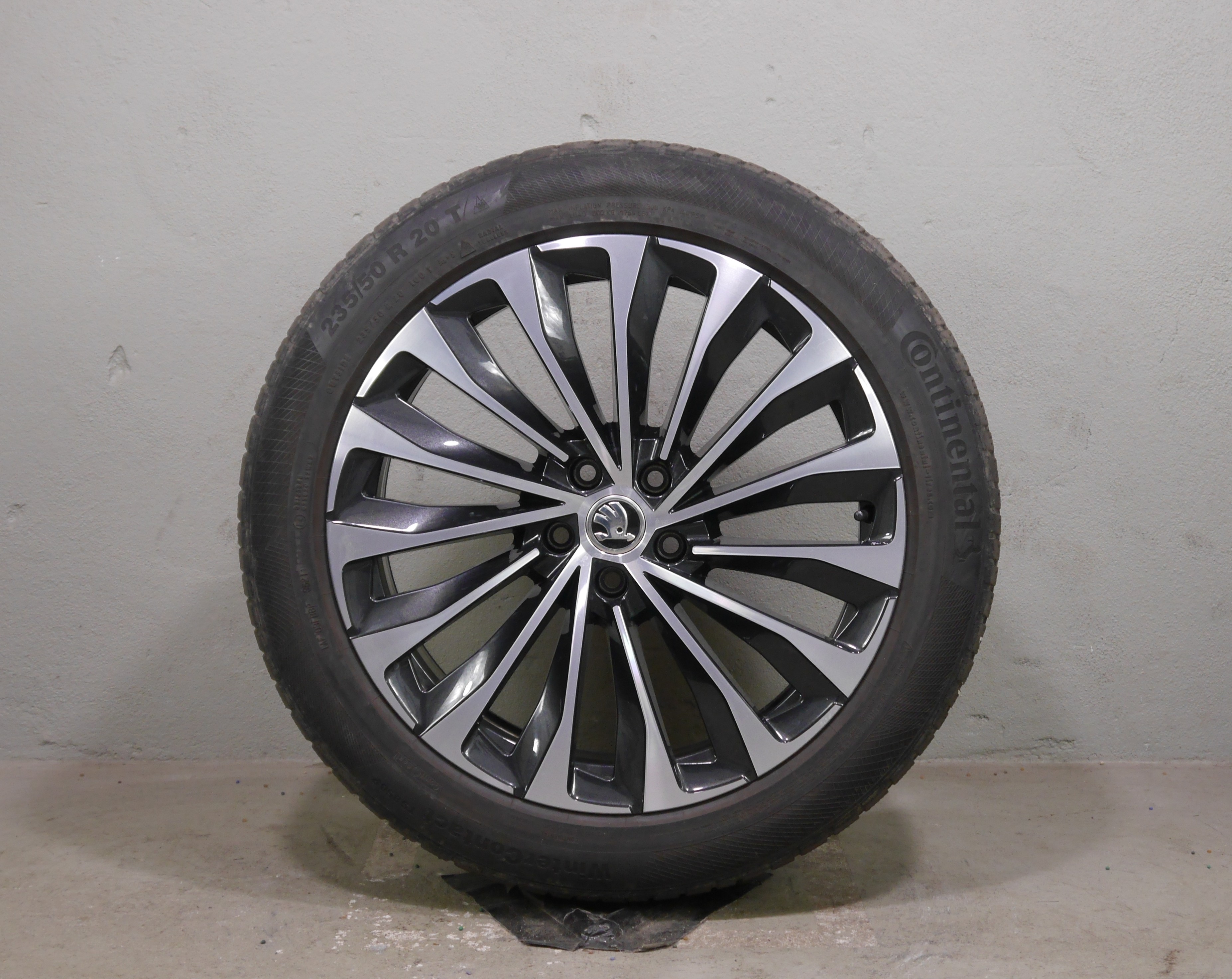 ŠKODA Enyaq Aluradsatz – Winter 235/50 R20 100T  255/45 R20 101T – 5LA601025AR - Conti Seal