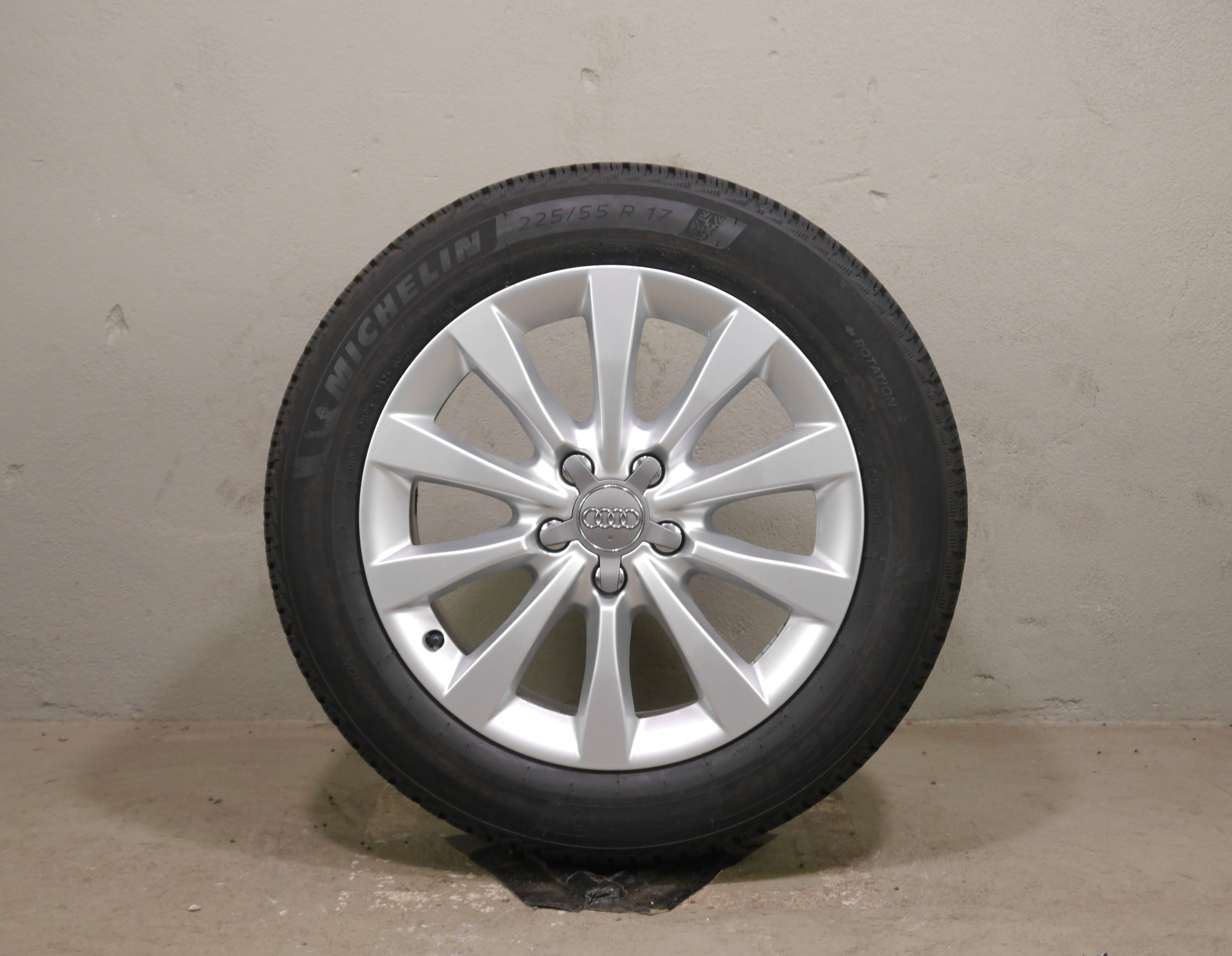Audi A6 Aluradsatz – Winter 225/55 R17 101V – 4G0601025BH