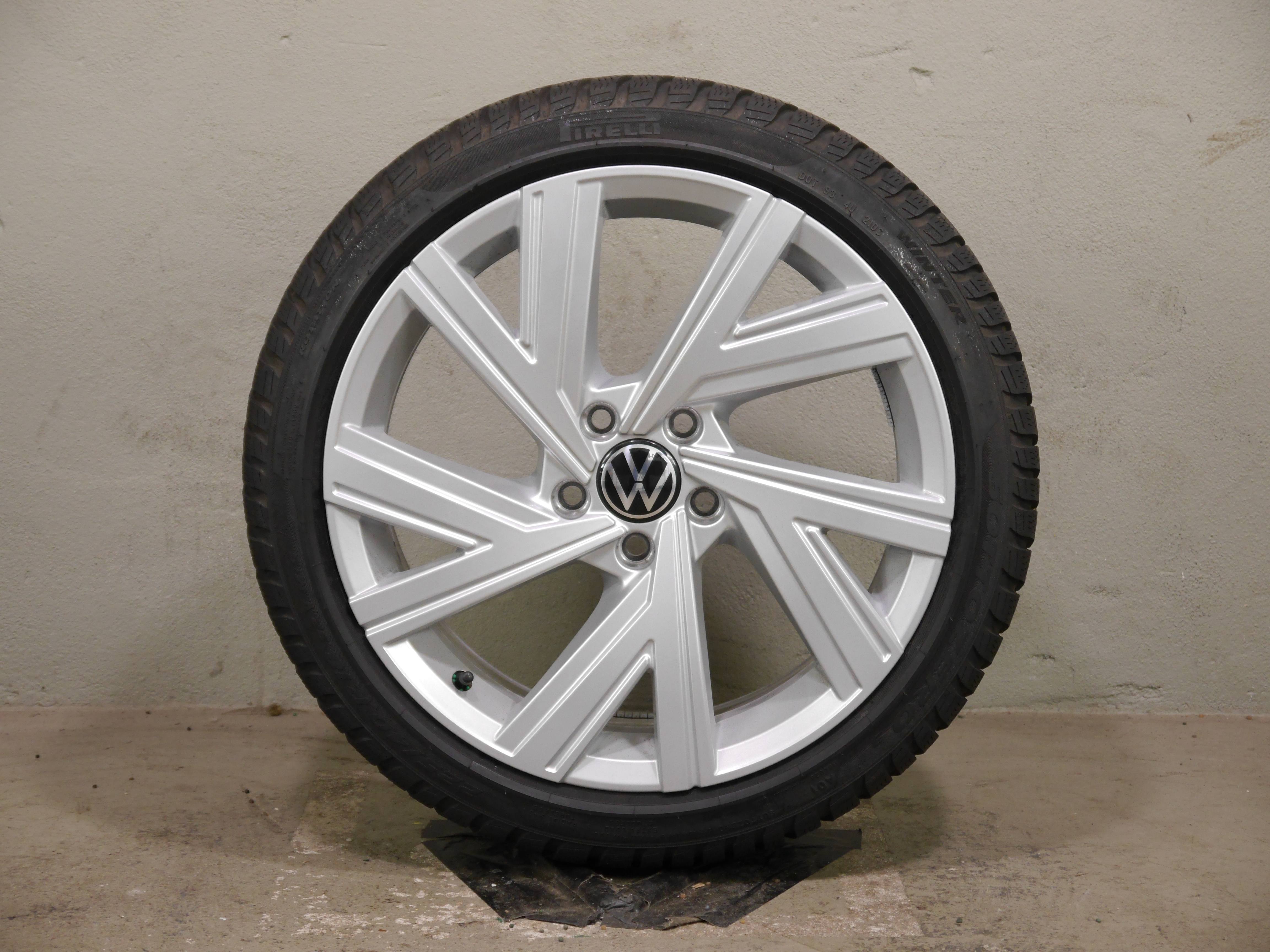 VW Golf CD Aluradsatz Winter 225/40 R18 92V 5H0601025M