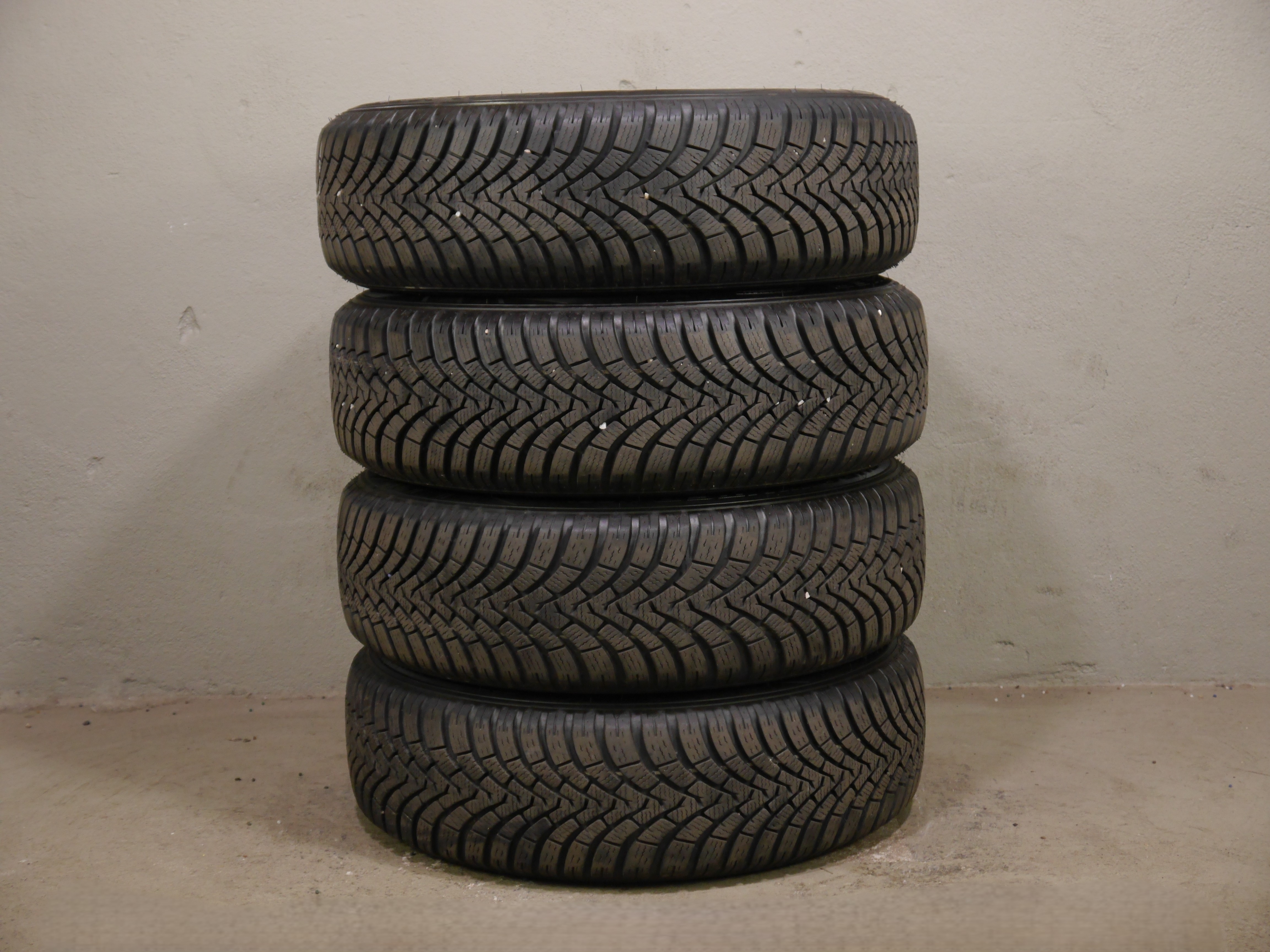 VW Polo (AE) – Stahlradsatz Winter 185/65 R15 88T – 2Q0601027AG/AH