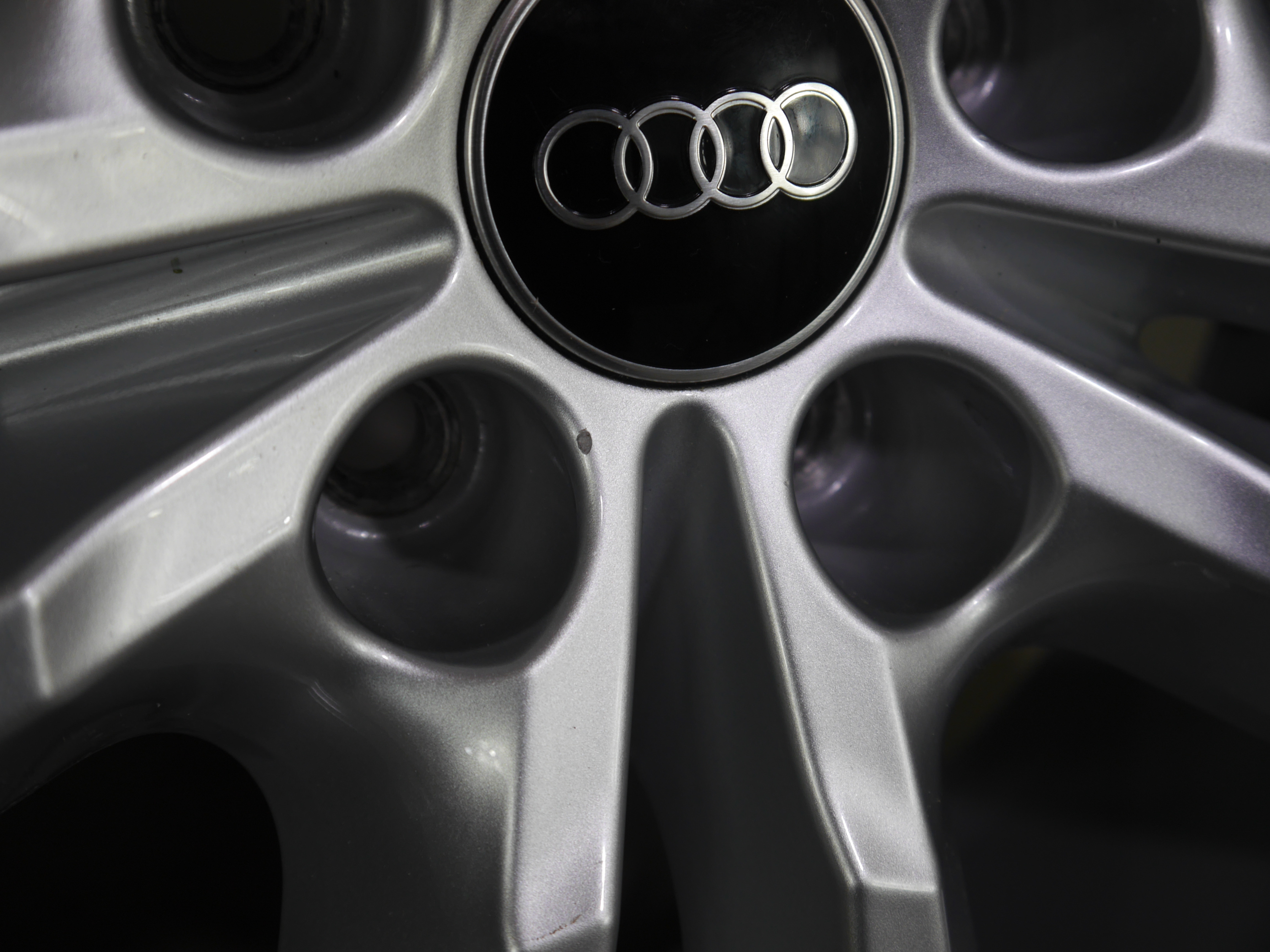 Audi Q7 Aluradsatz – Winter 255/50 R20 109H (AO) – 4M0601025G