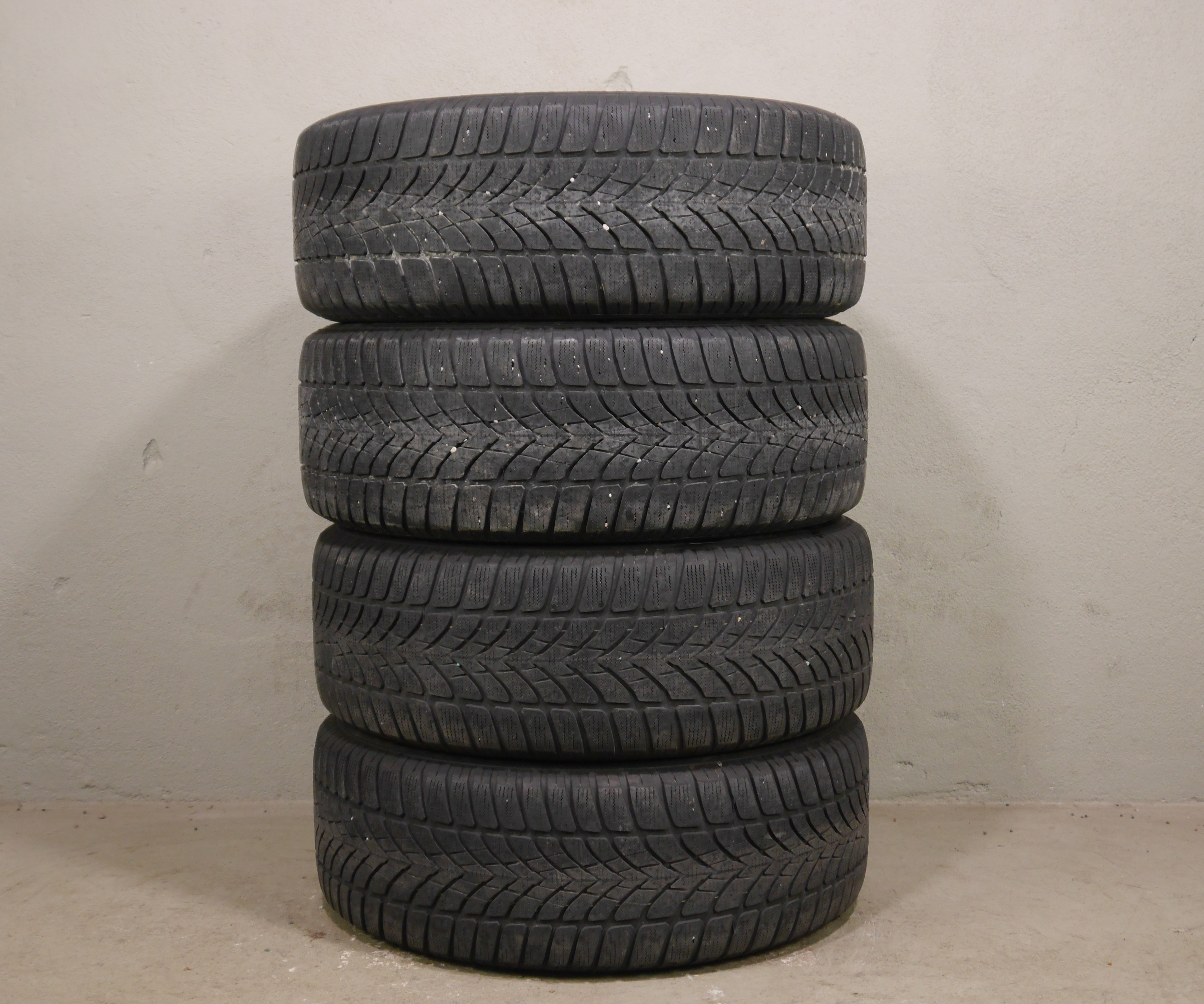 Audi A4 Aluradsatz – Winter 225/50 R17 98H (AO) – 8W0601025P