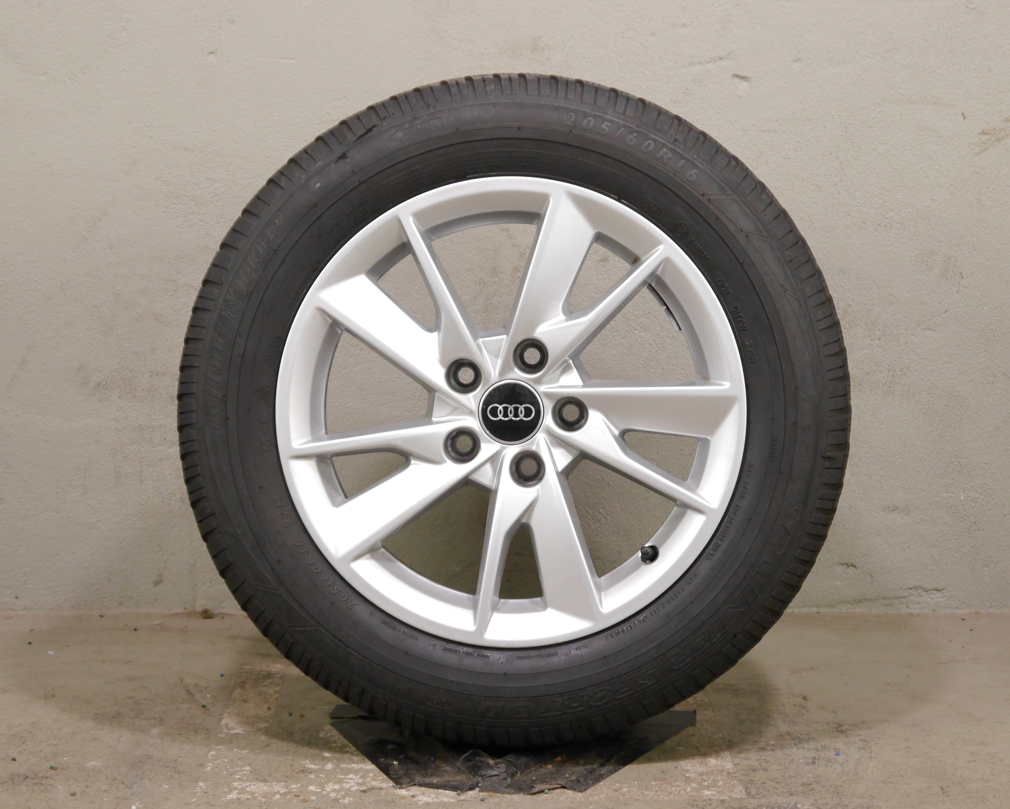Audi A4 Avant (8W) Aluradsatz – Winter 205/60 R16 96H – 8W0601025B