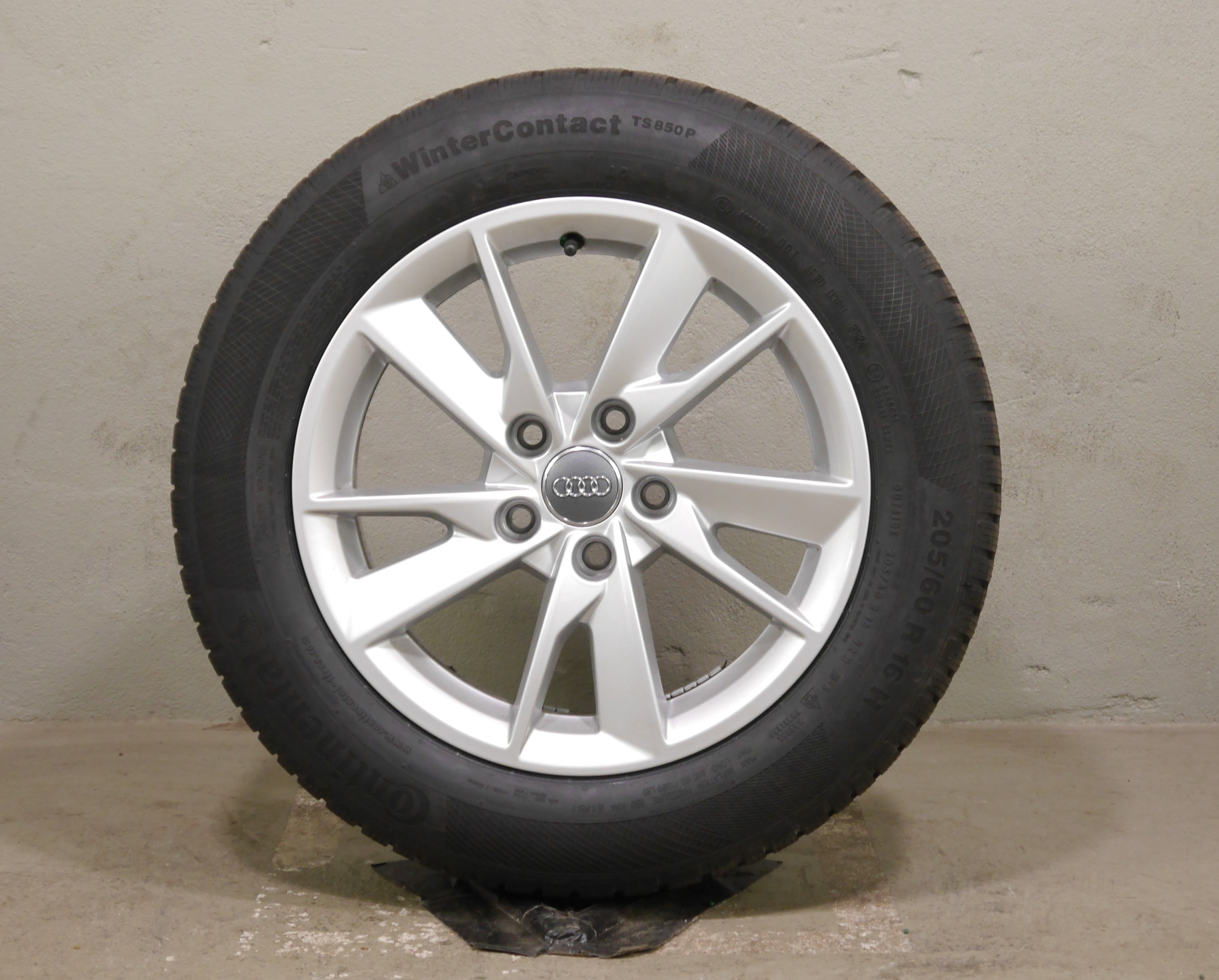 Audi A4 (8W) Aluradsatz – Winter 205/60 R16 96H – 8W0601025B