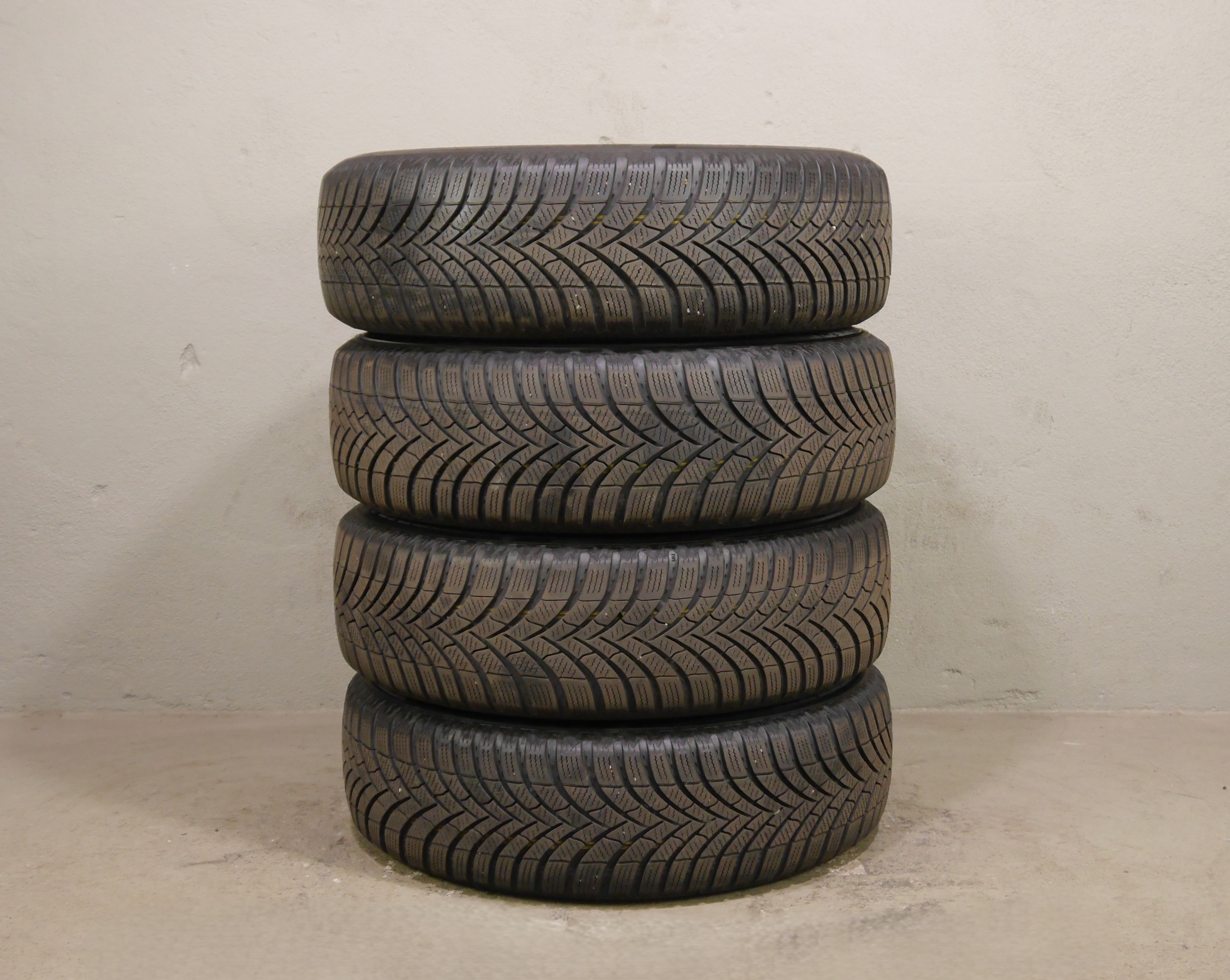 ŠKODA Fabia/ VW Polo / Seat Ibiza Stahlradsatz – Winter 185/65 R15 88T - 2Q0601027AG/AR