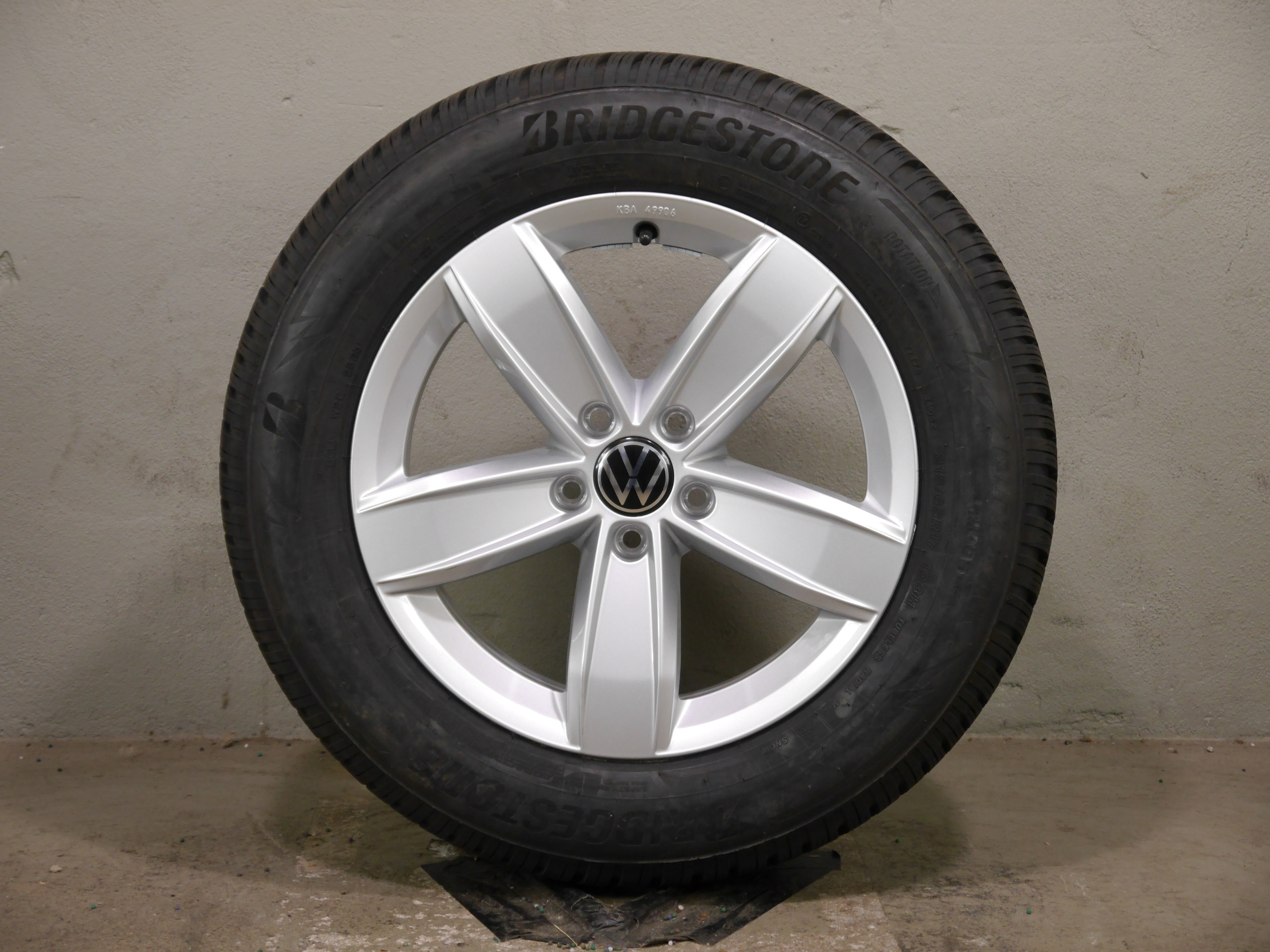 VW Tiguan Aluradsatz – Winter 215/65 R17 99H – 5NA071497A