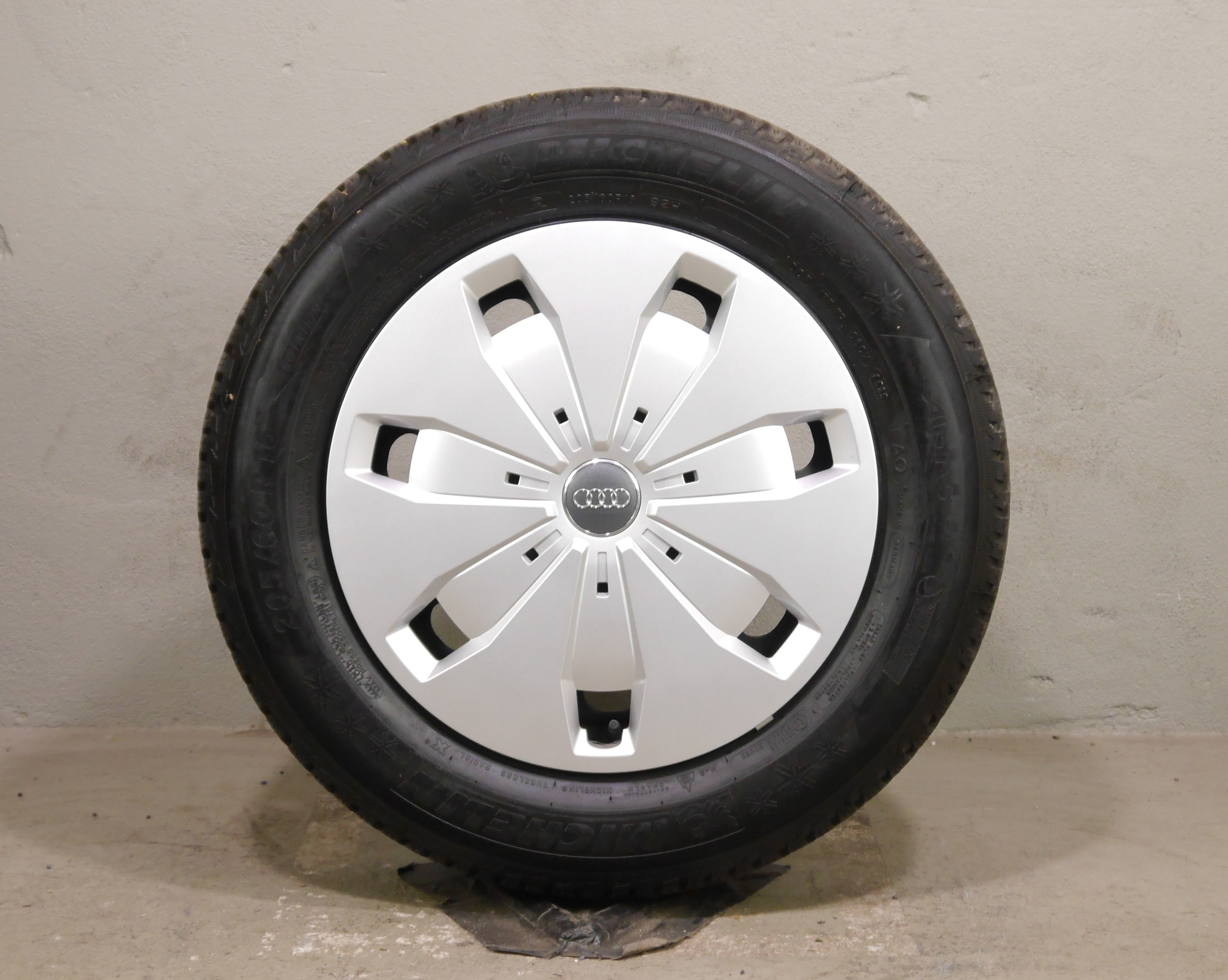 Audi Q2 Stahlradsatz – Winter 205/60 R16 92H (AO) – 5Q0601027CJ