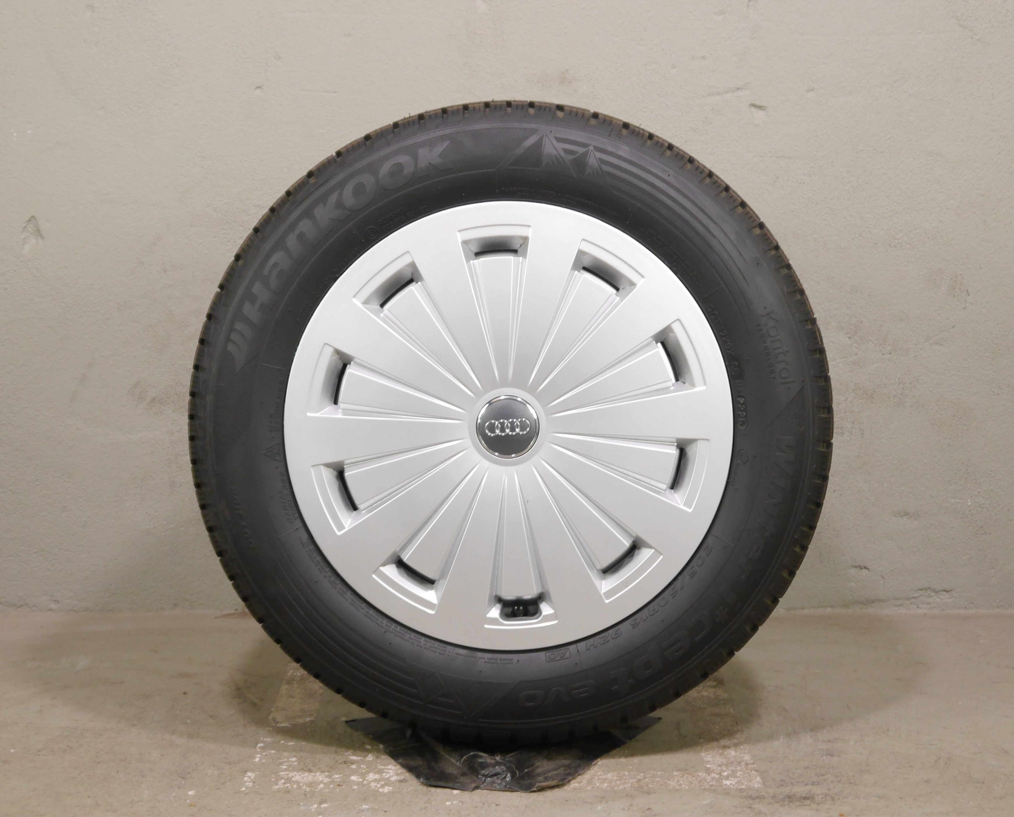 Audi A4 Avant Aluradsatz – Winter 205/60 R16 92H – 8W0601025-