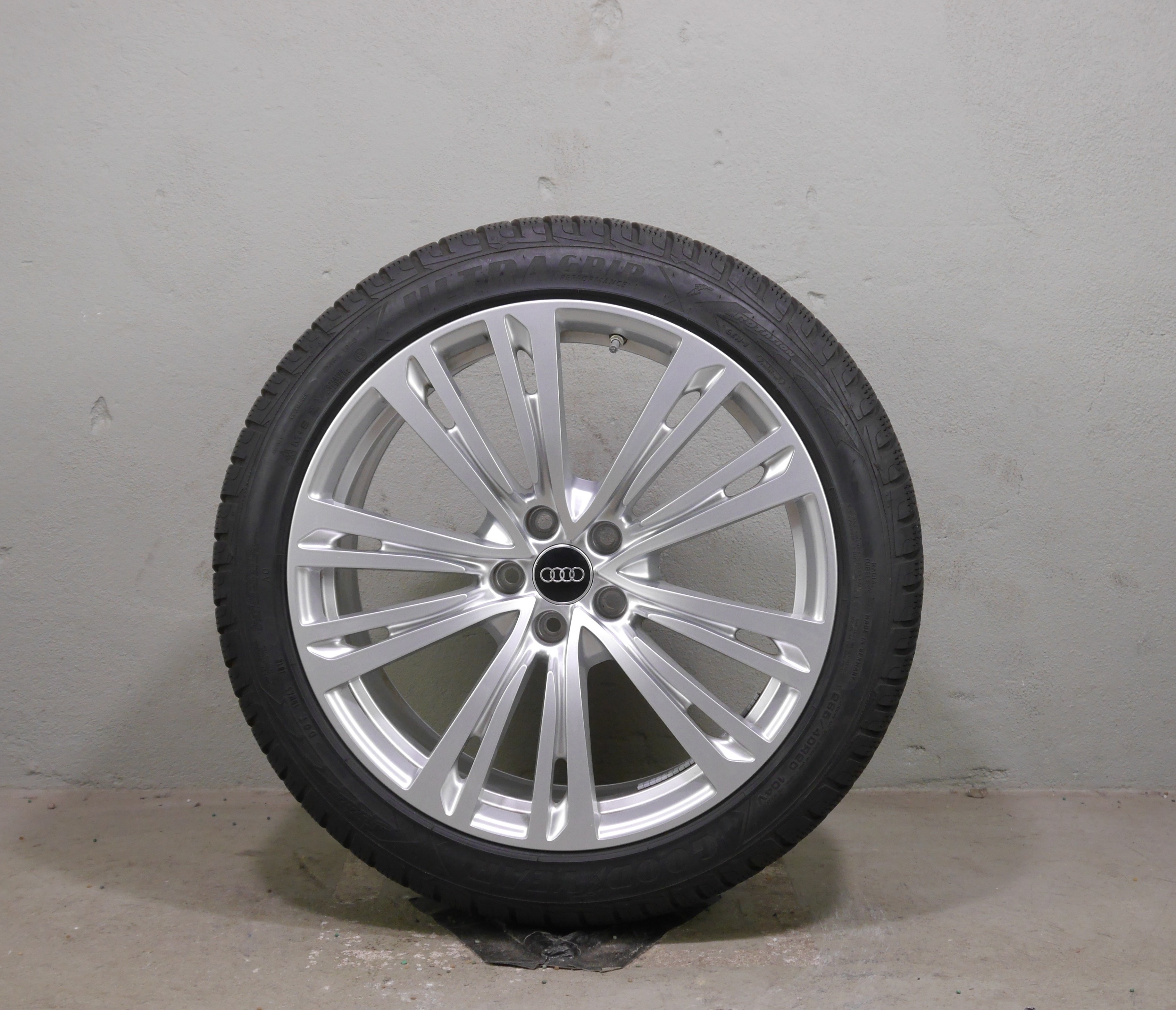 Audi A8 Aluradsatz – Winter 265/40 R20 104V – 4N0601025Q mit RDKS