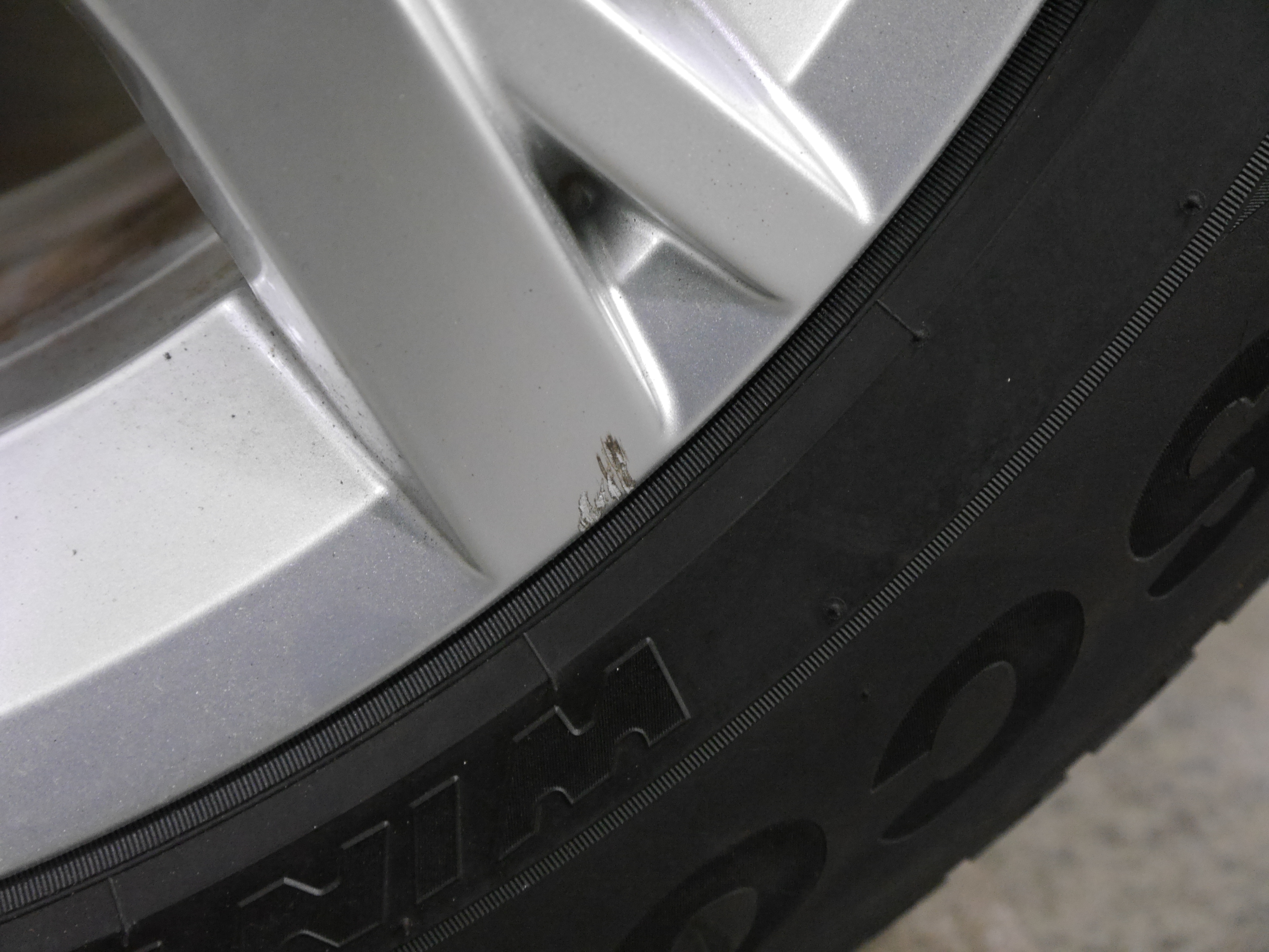 VW Tiguan Aluradsatz – Winter 215/65 R17 99H – 5NA601025 mit RDKS